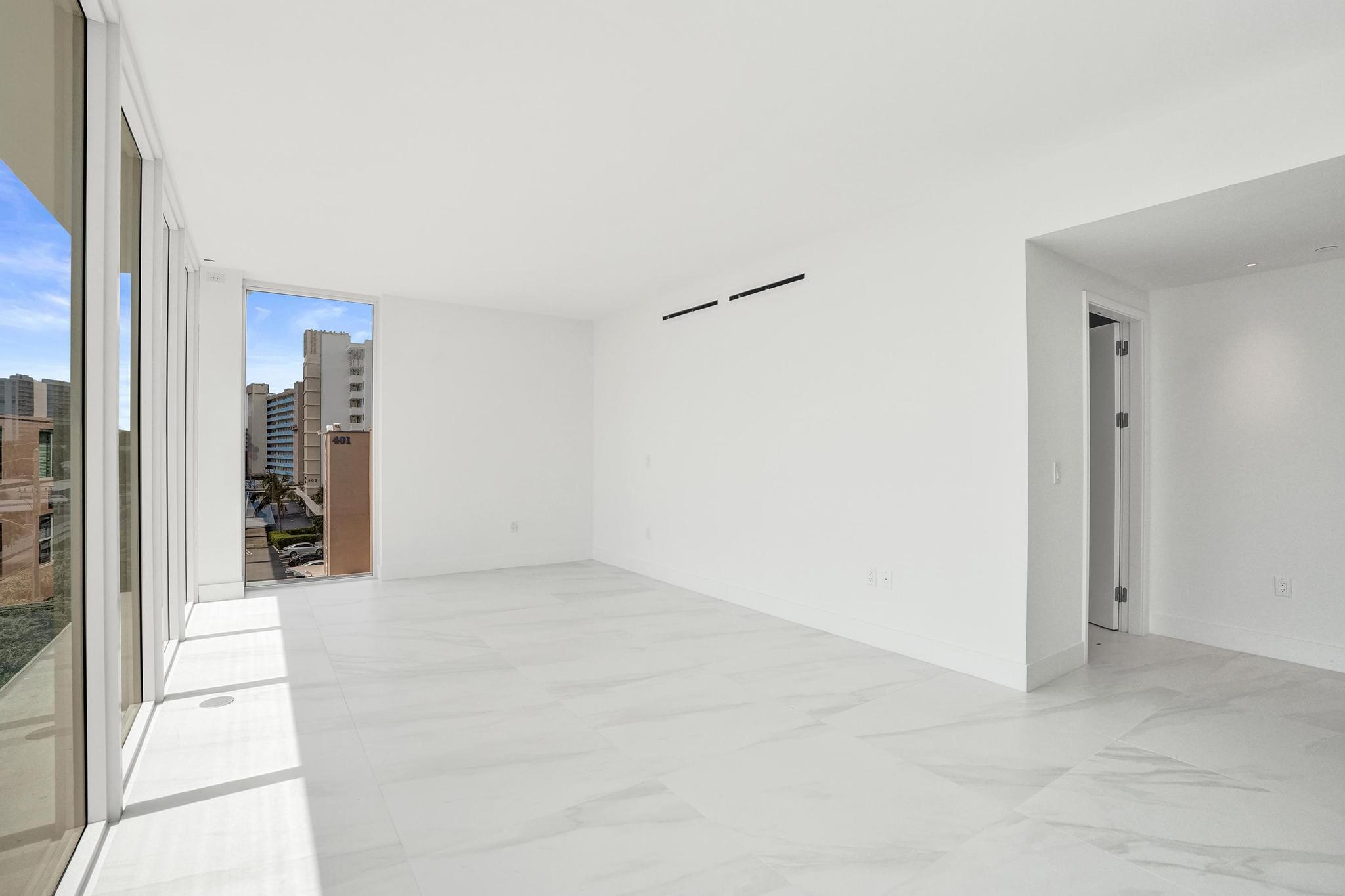 Entourage in the Sun - Residential