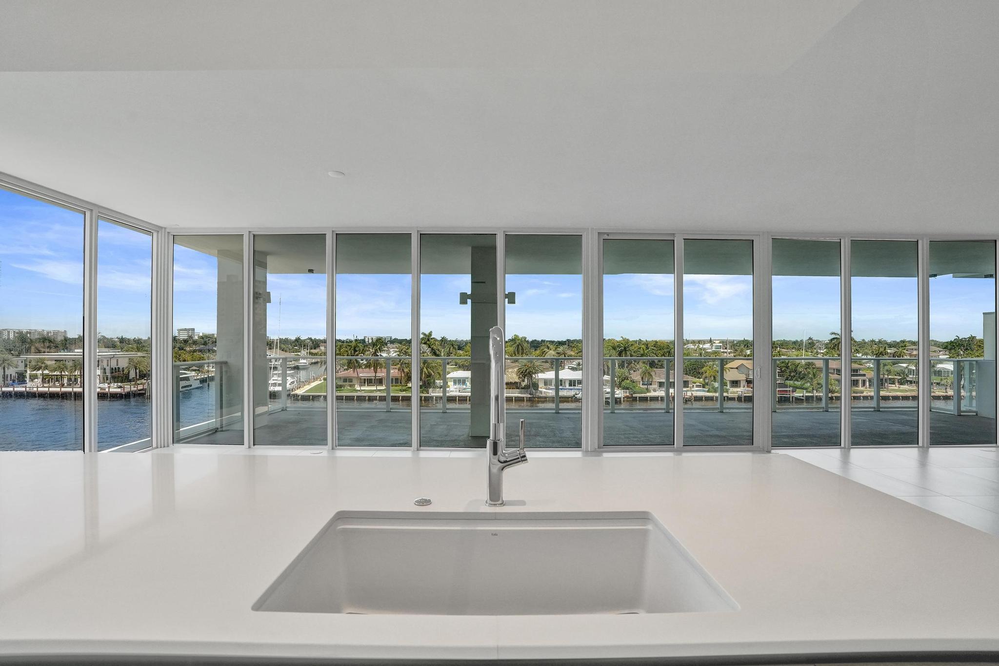 Entourage in the Sun - Residential