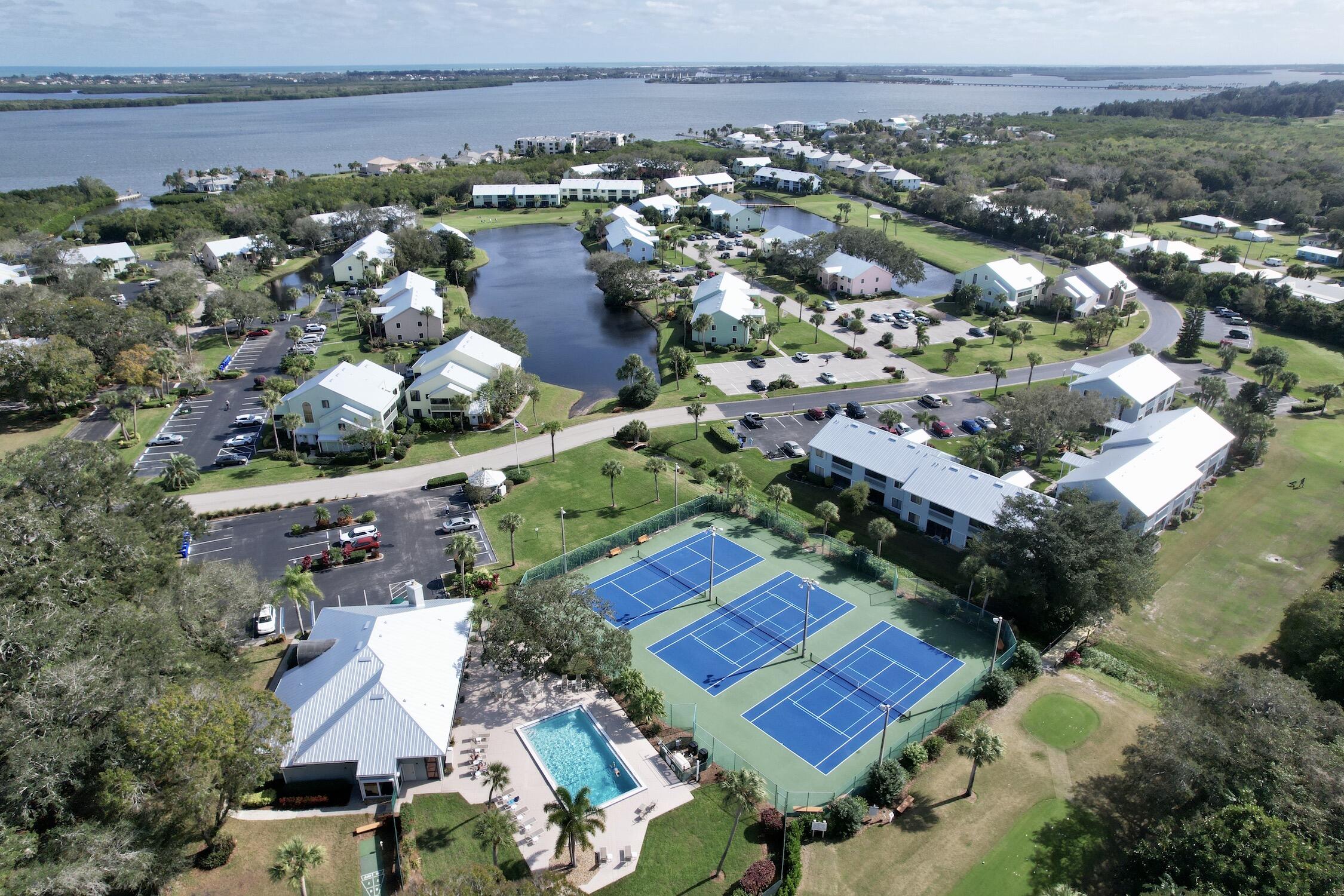 PELICAN POINTE OF SEBASTIAN V - Residential