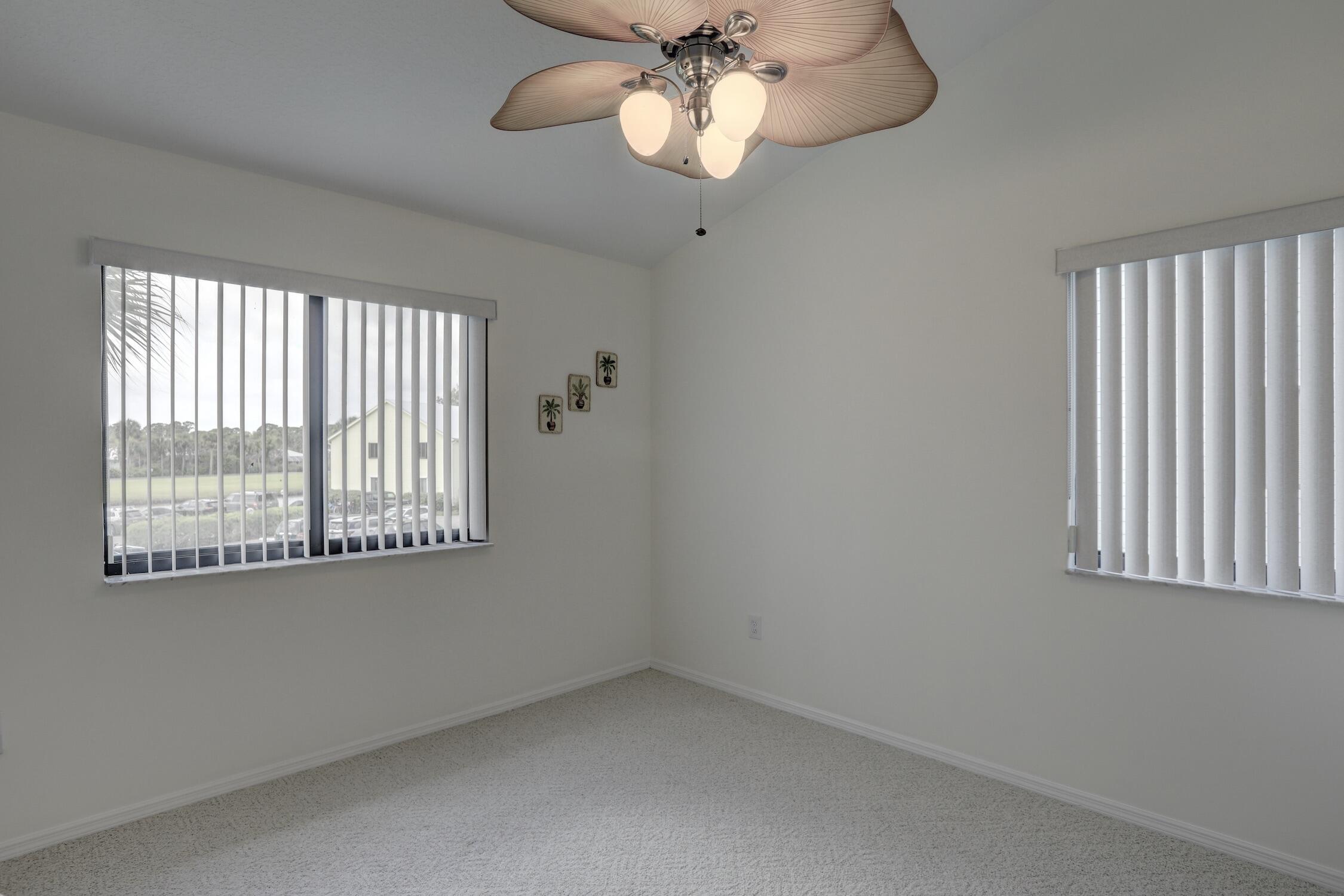 PELICAN POINTE OF SEBASTIAN V - Residential