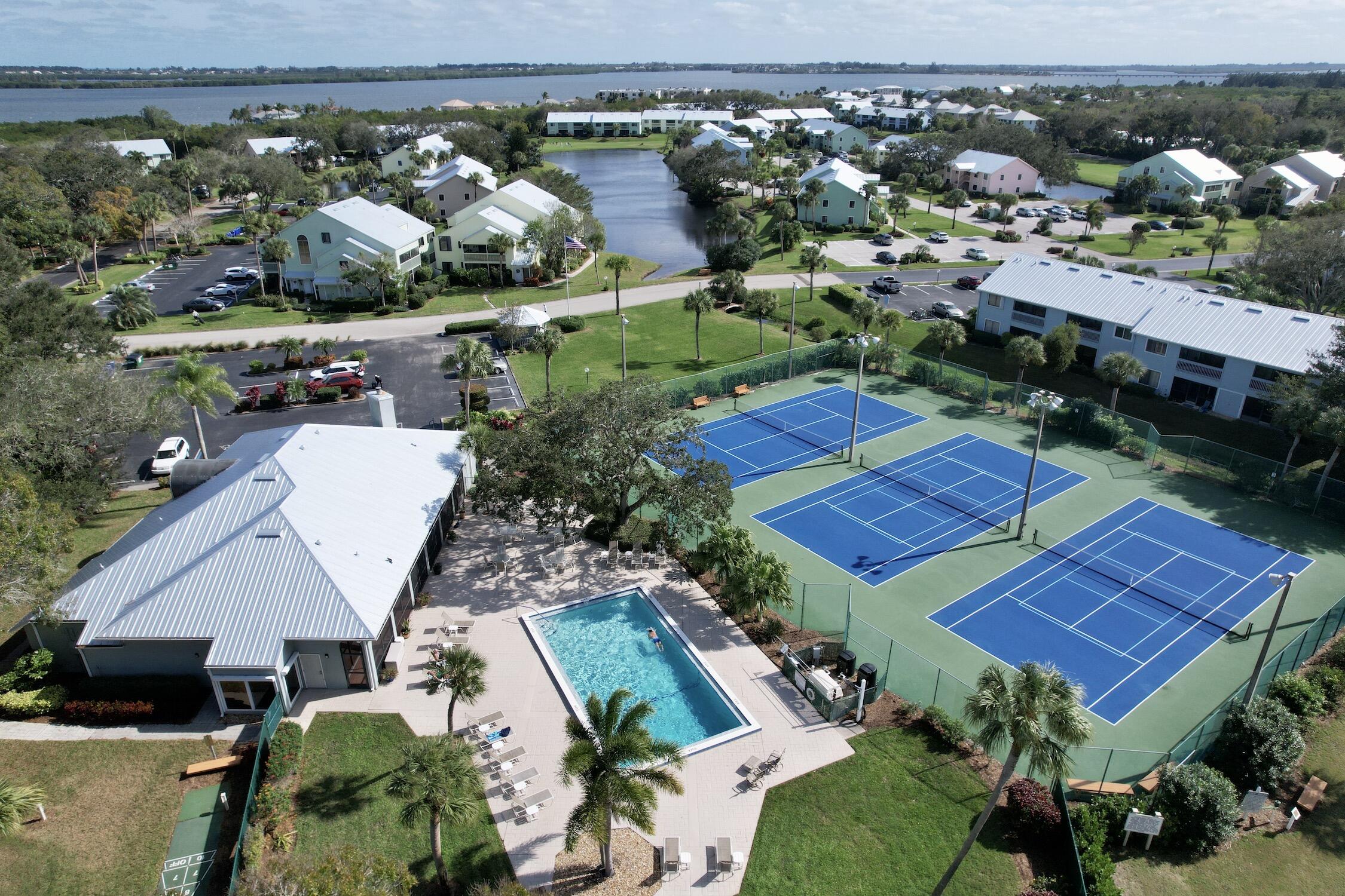 PELICAN POINTE OF SEBASTIAN V - Residential