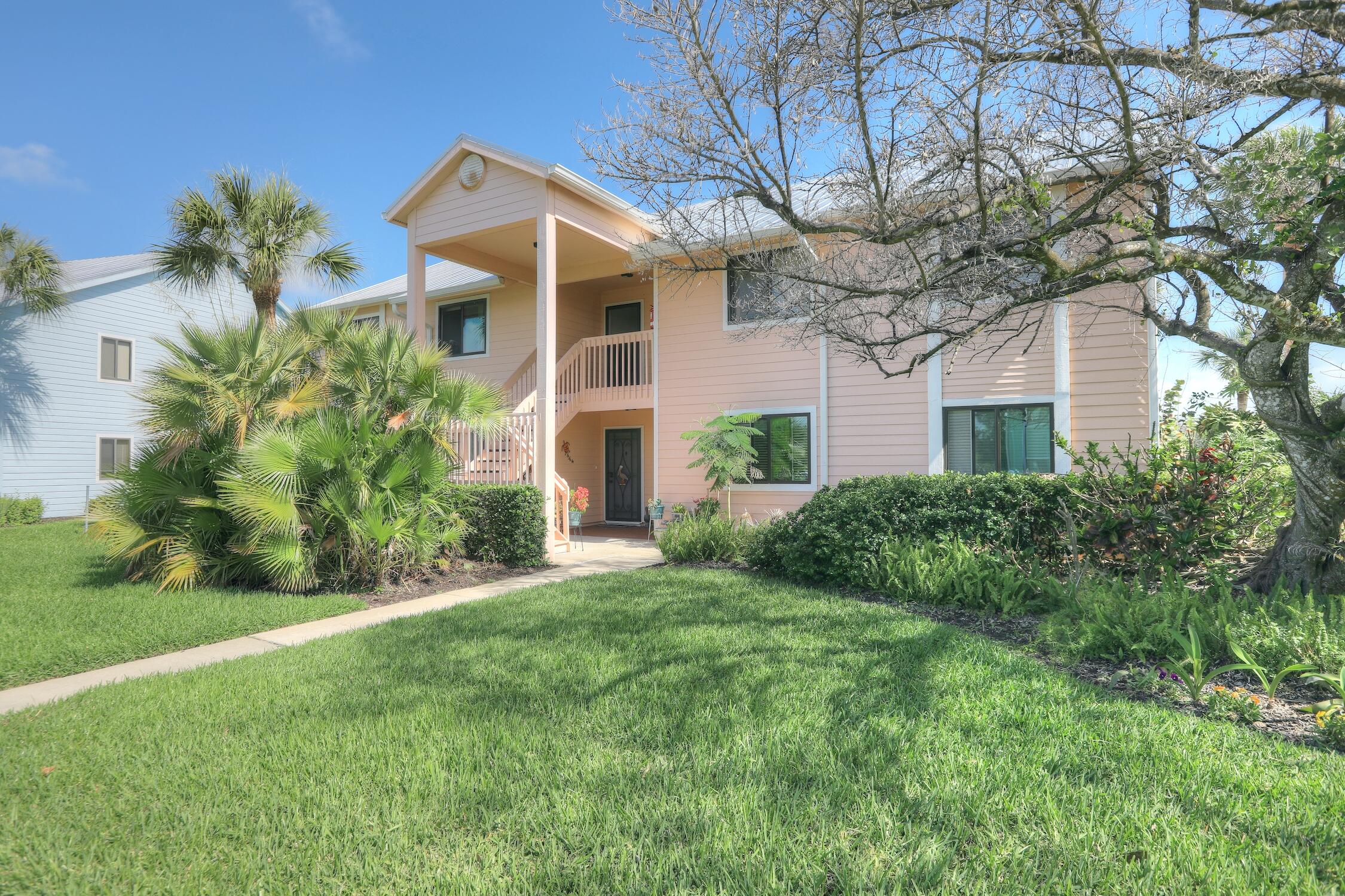 PELICAN POINTE OF SEBASTIAN V - Residential