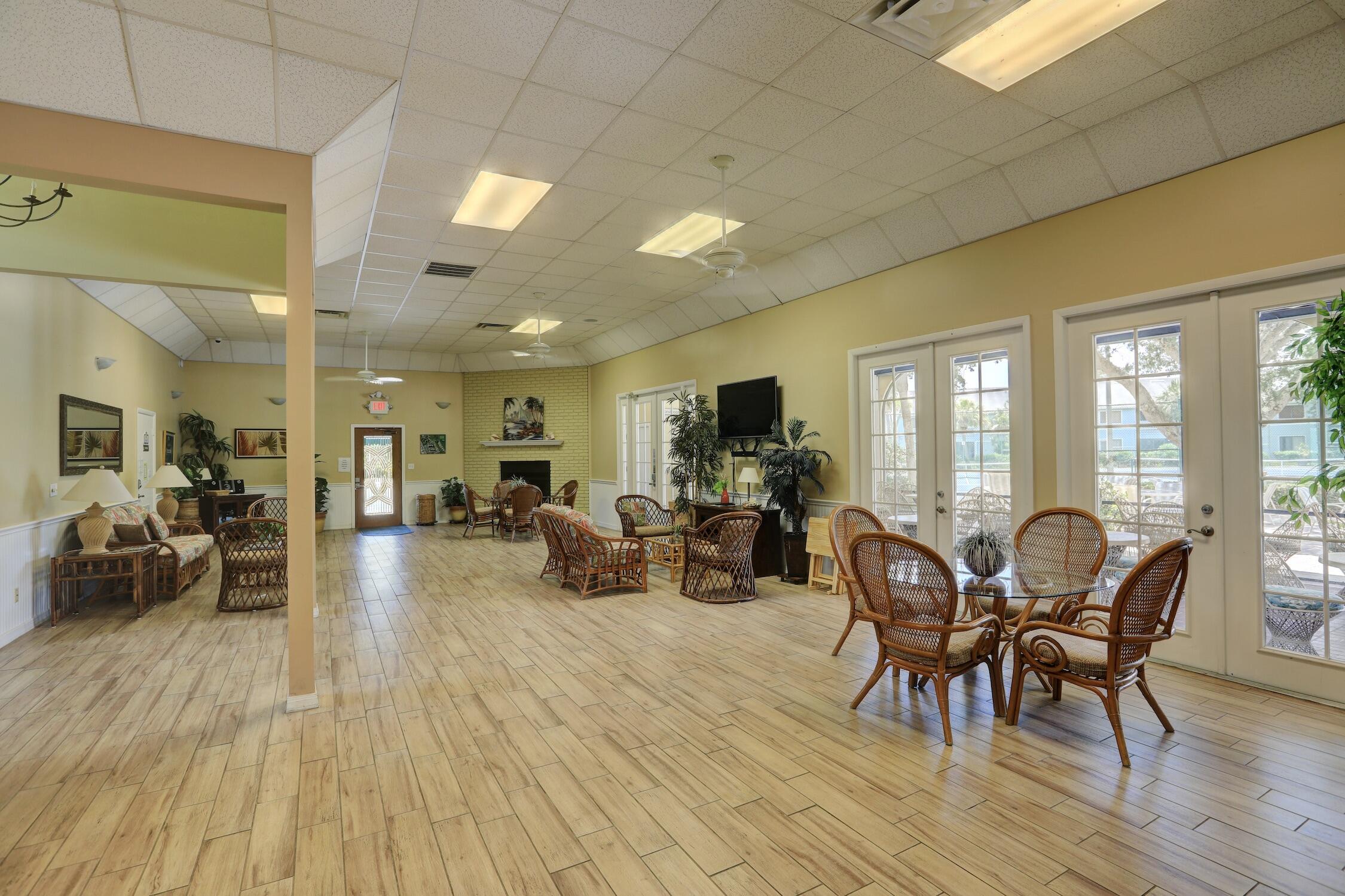PELICAN POINTE OF SEBASTIAN V - Residential