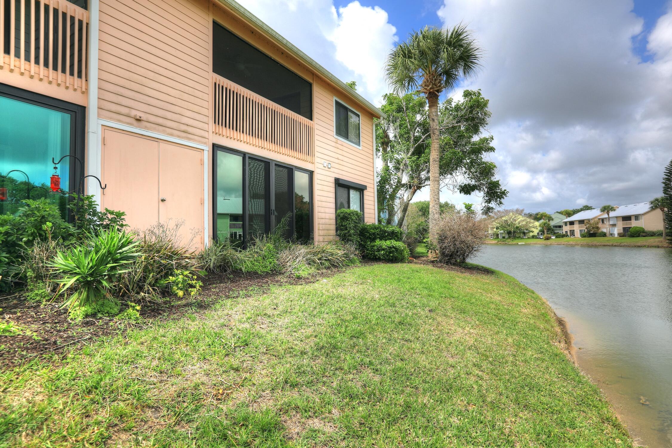 PELICAN POINTE OF SEBASTIAN V - Residential