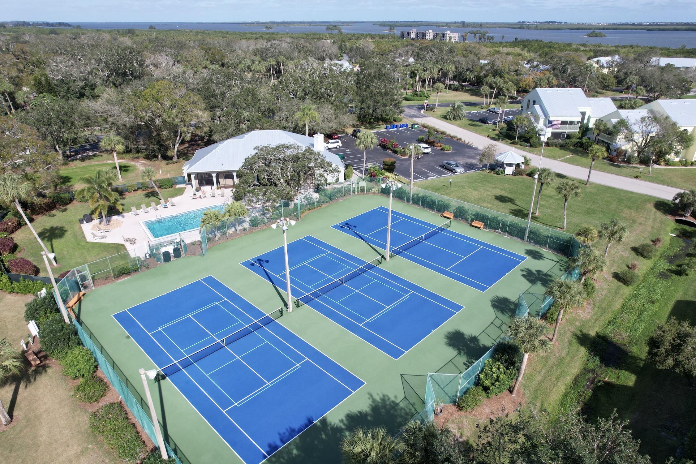 PELICAN POINTE OF SEBASTIAN V - Residential