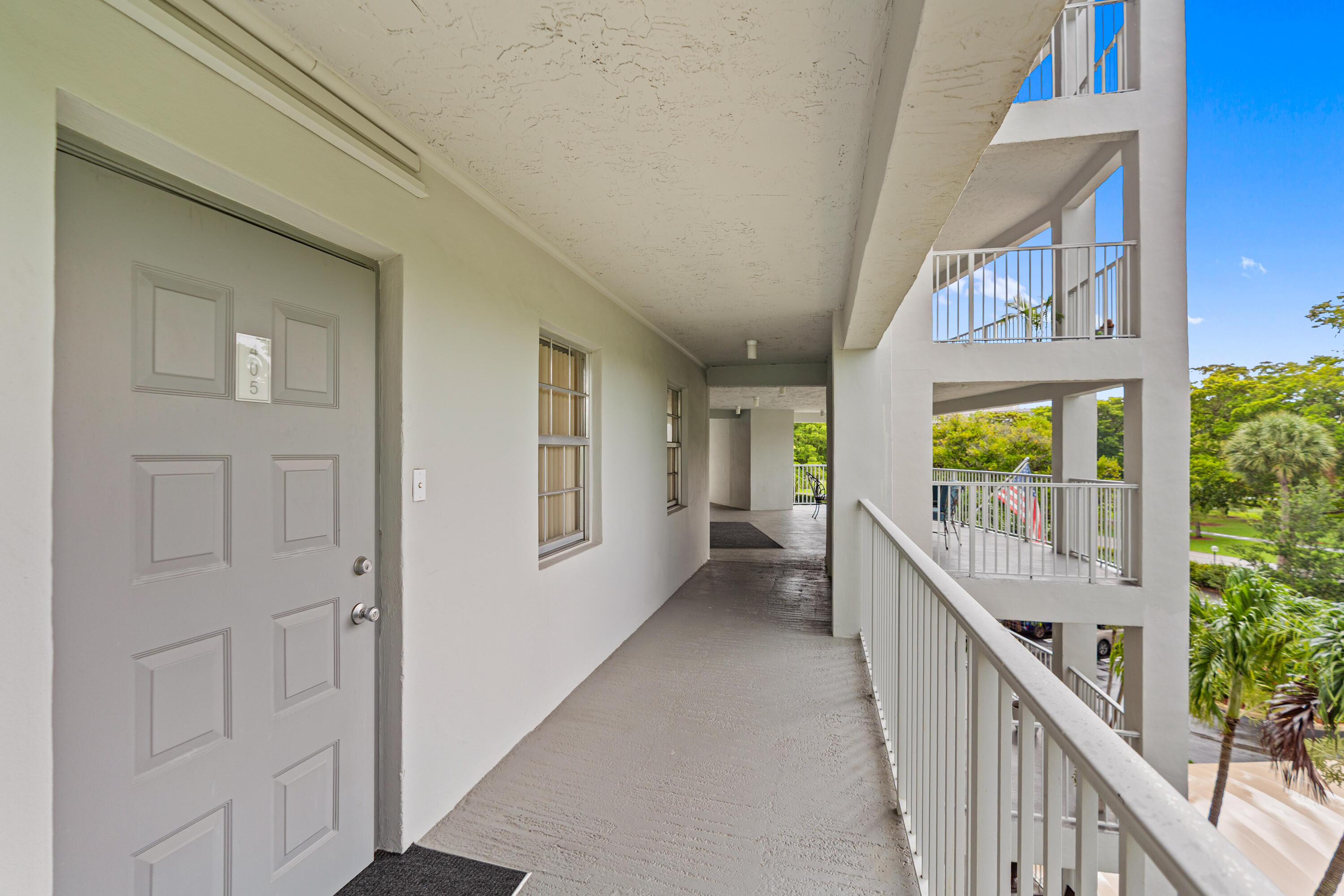 NO 105 PALM-AIRE COUNTRY CLUB - Residential