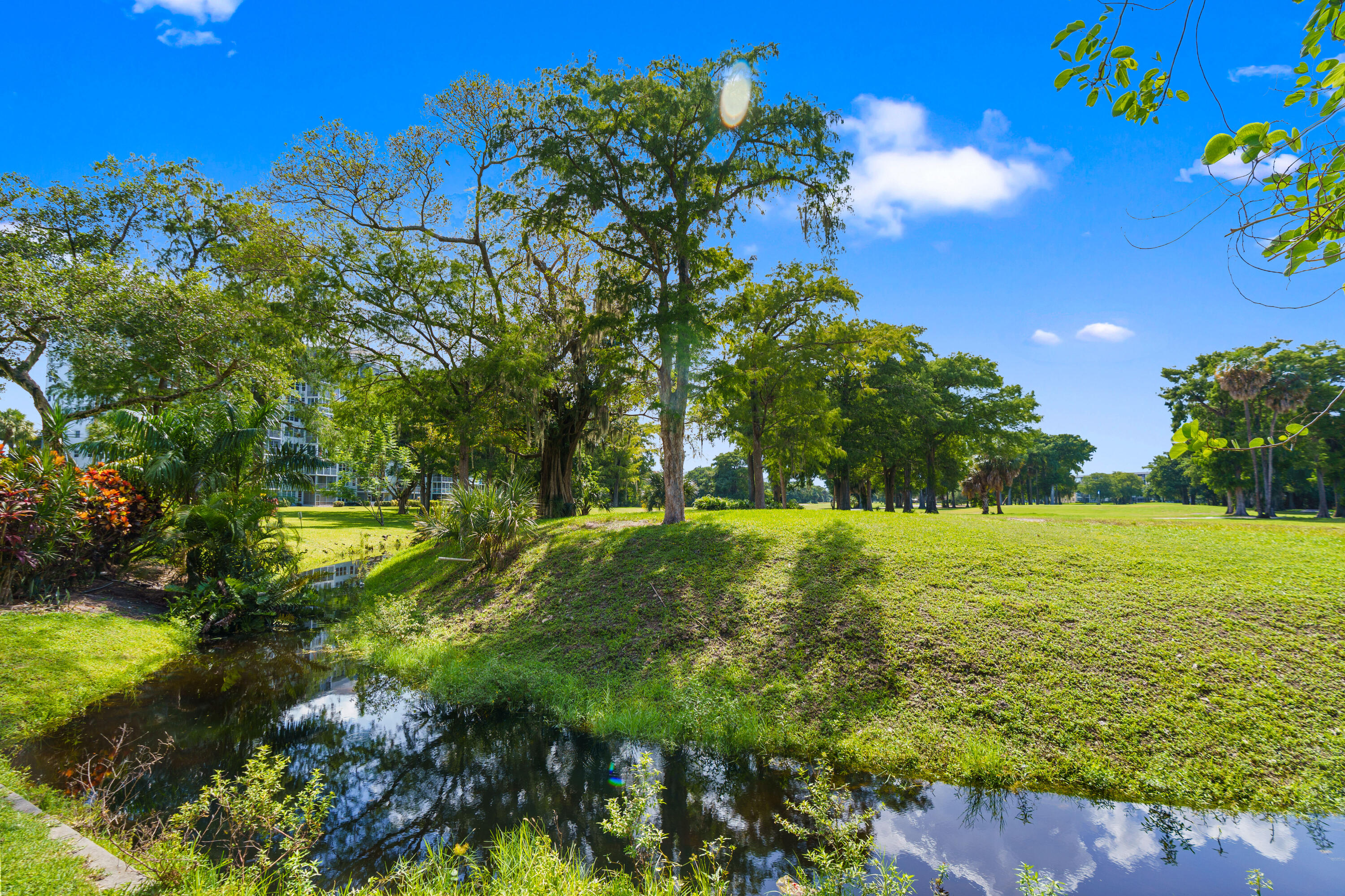 NO 105 PALM-AIRE COUNTRY CLUB - Residential