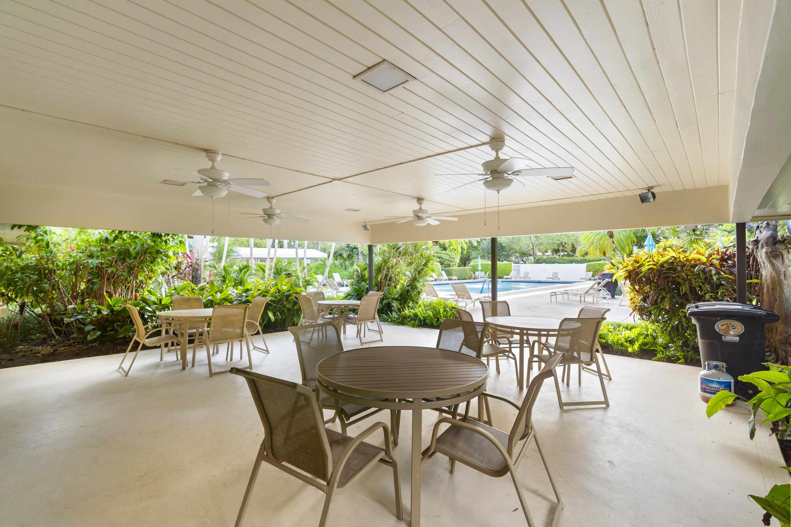 NO 105 PALM-AIRE COUNTRY CLUB - Residential