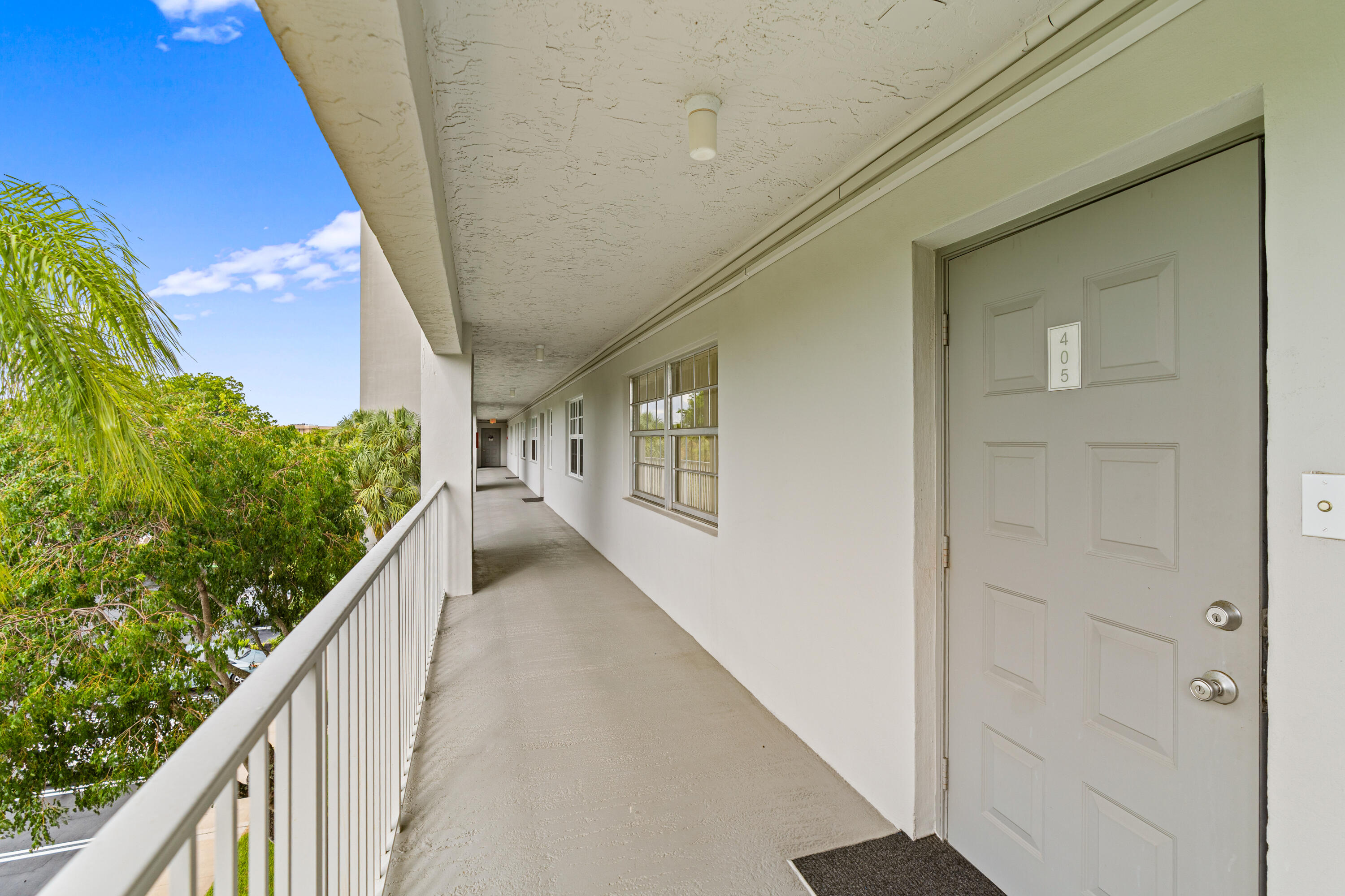 NO 105 PALM-AIRE COUNTRY CLUB - Residential