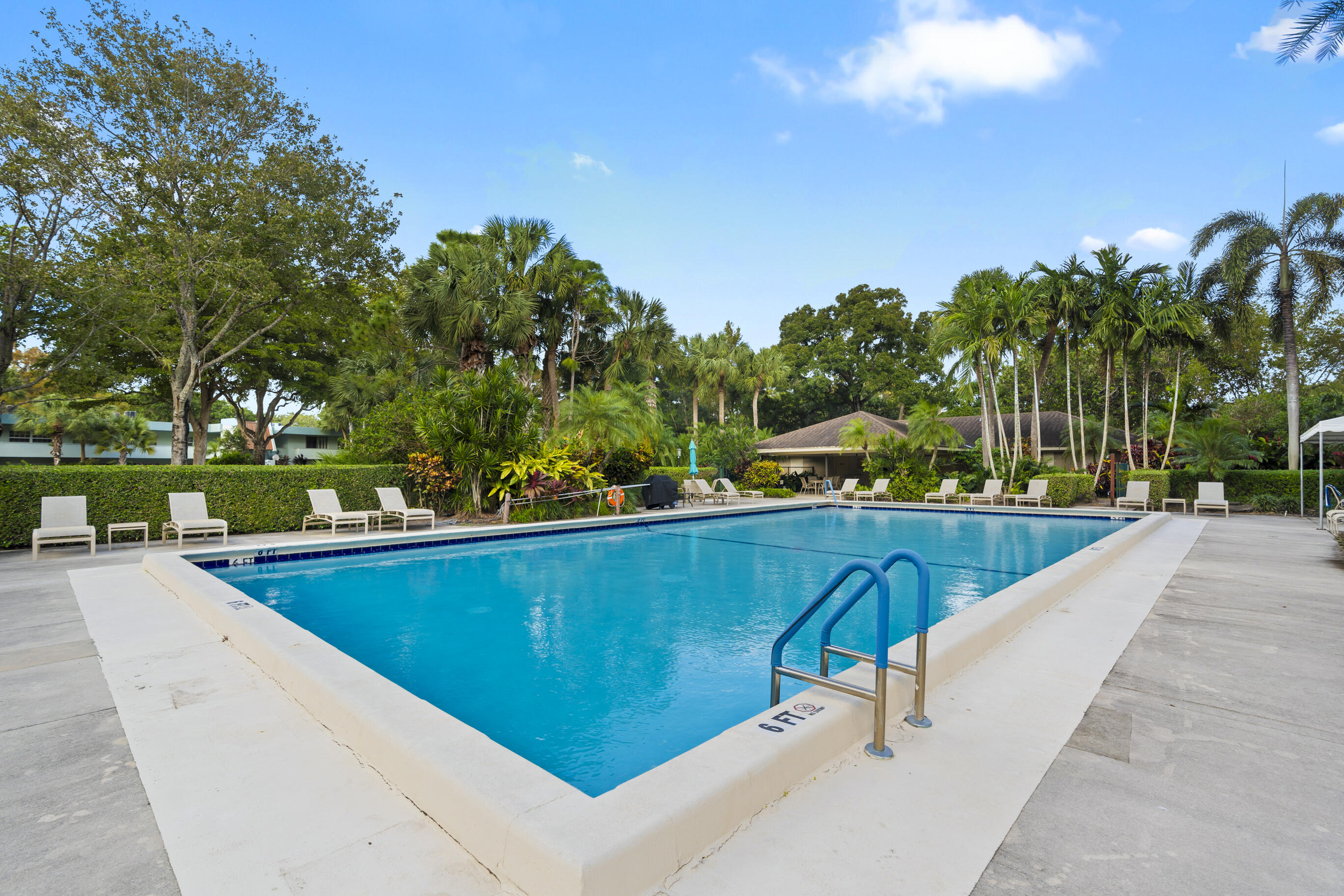 NO 105 PALM-AIRE COUNTRY CLUB - Residential
