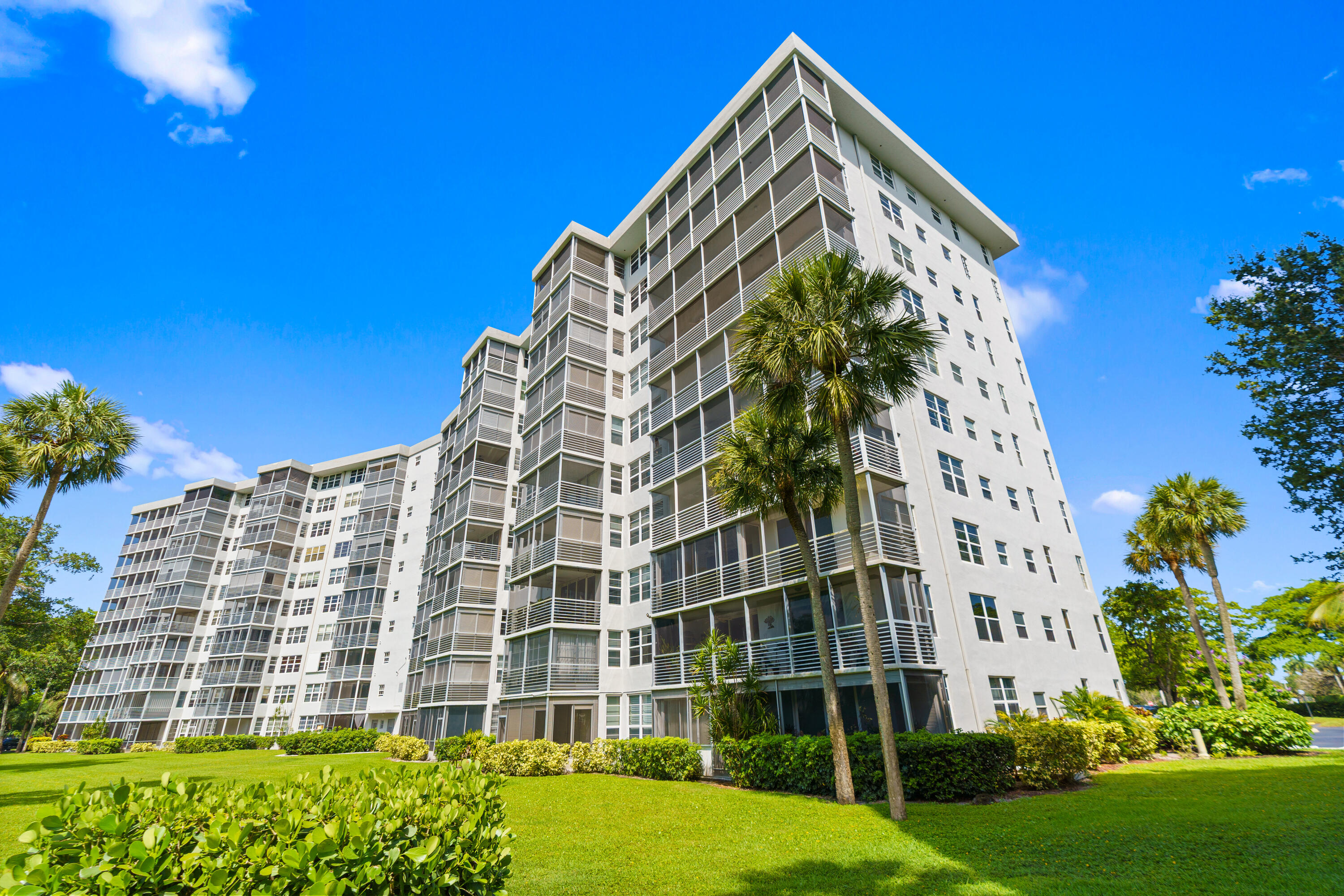 NO 105 PALM-AIRE COUNTRY CLUB - Residential