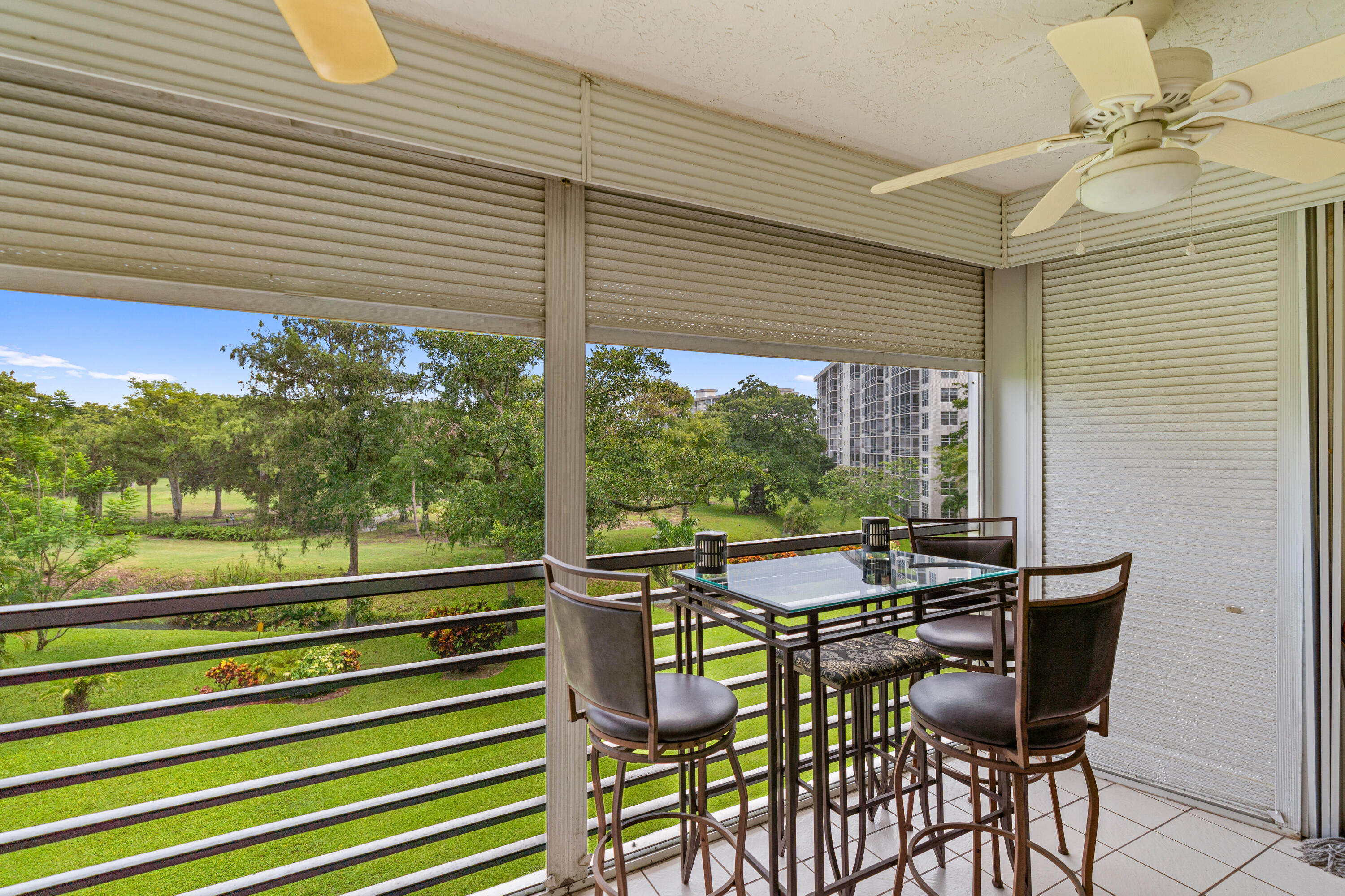 NO 105 PALM-AIRE COUNTRY CLUB - Residential