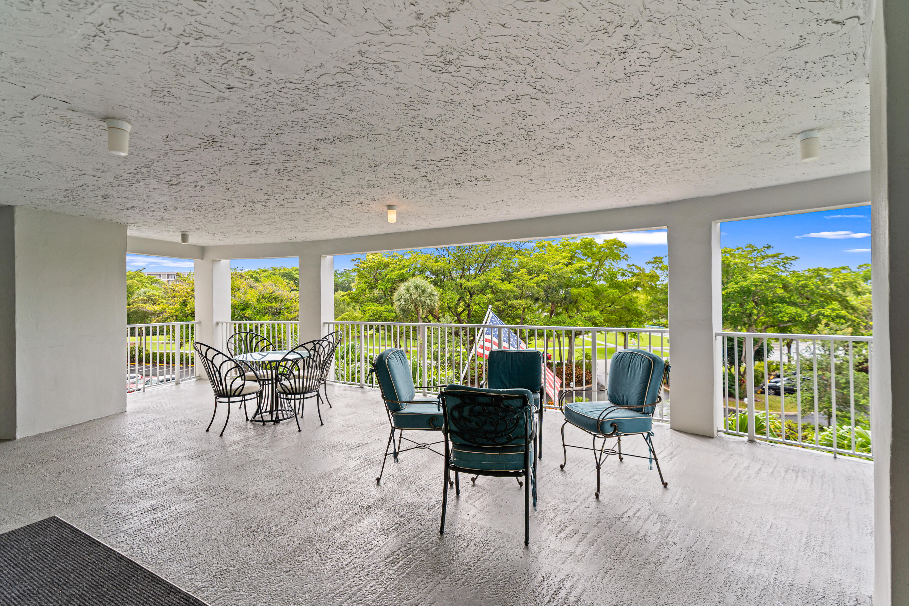 NO 105 PALM-AIRE COUNTRY CLUB - Residential