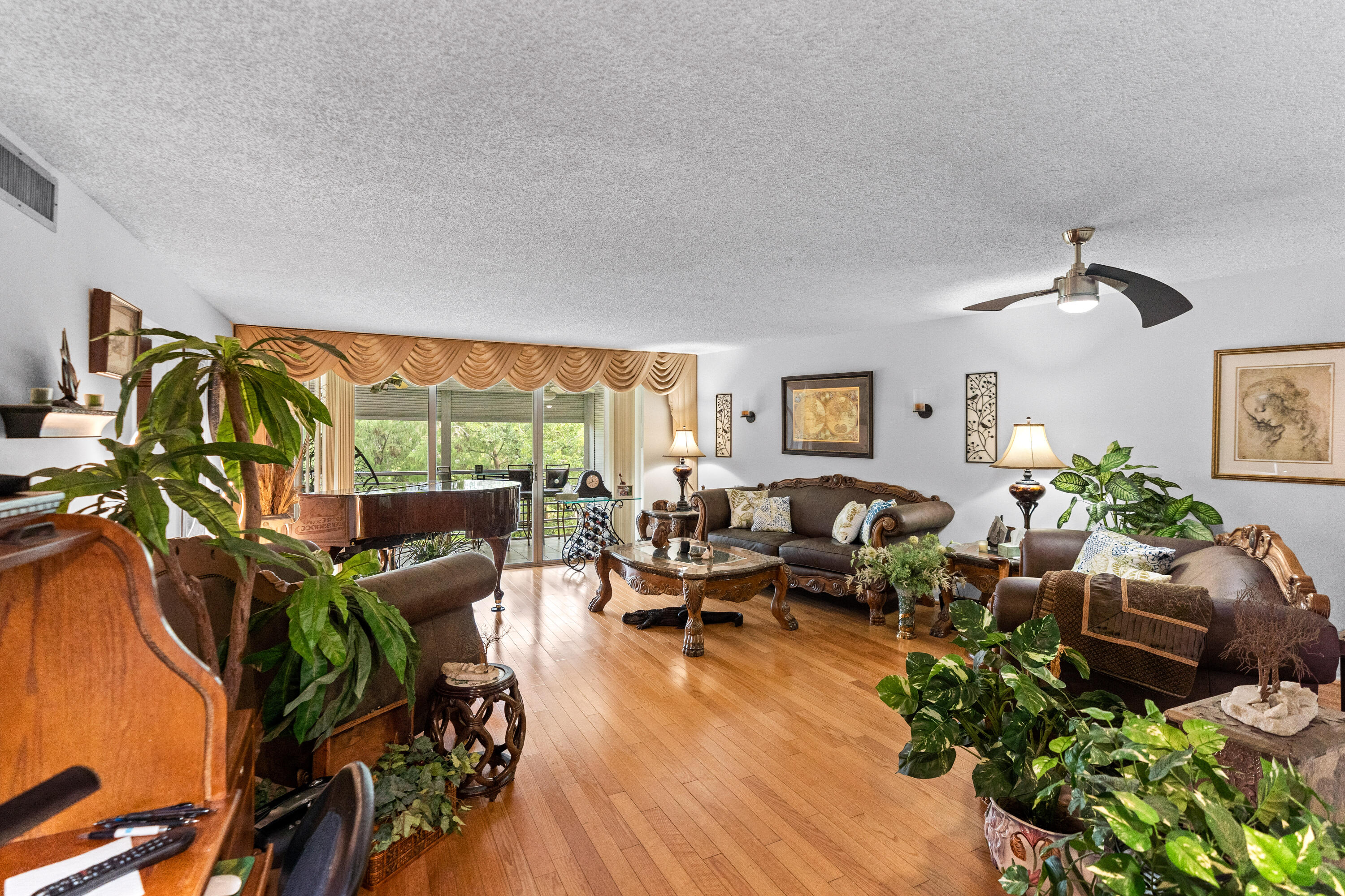 NO 105 PALM-AIRE COUNTRY CLUB - Residential