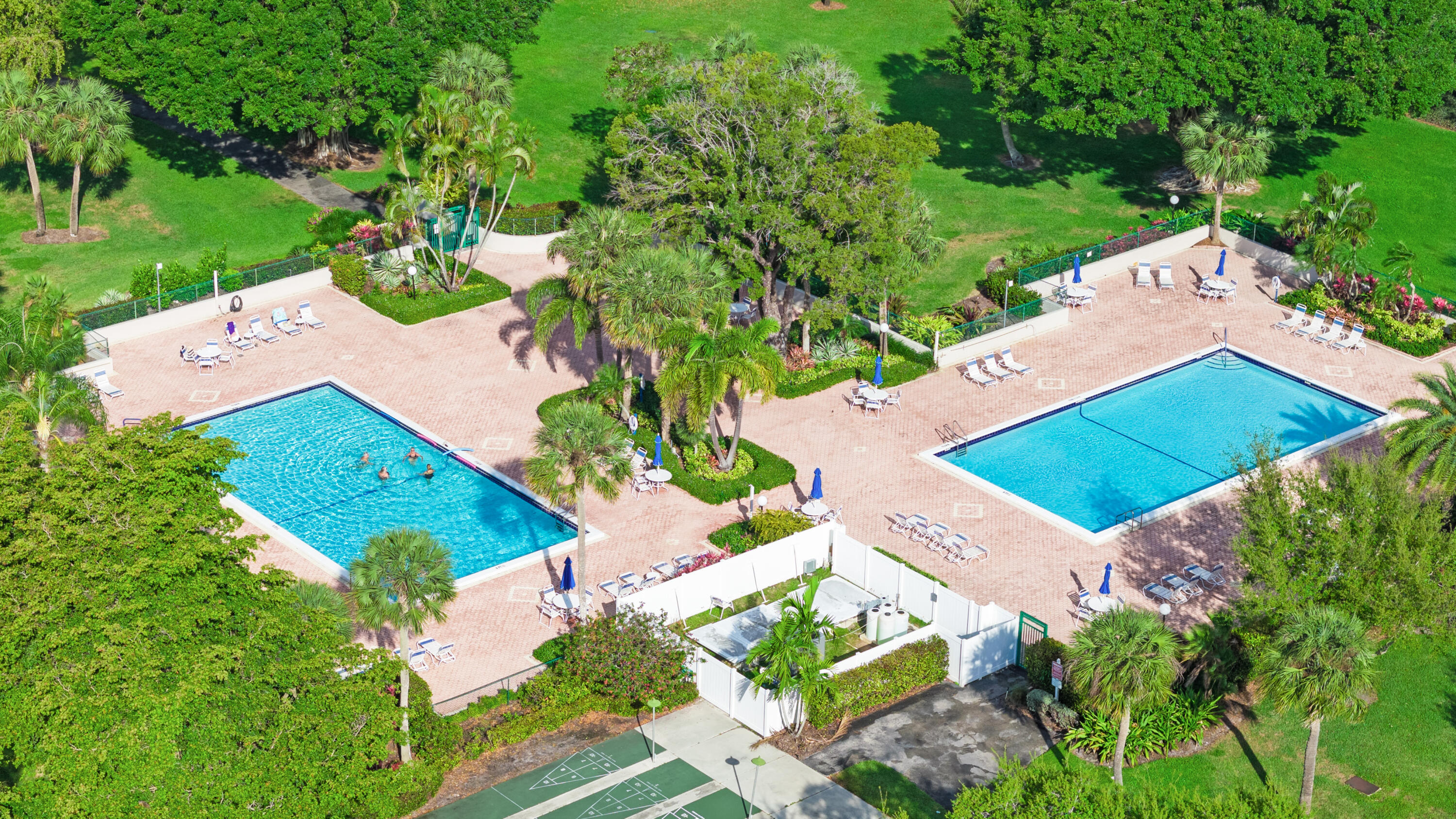 NO 105 PALM-AIRE COUNTRY CLUB - Residential
