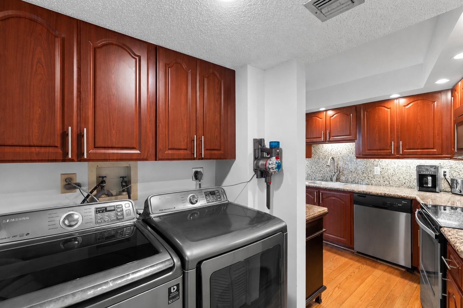 NO 105 PALM-AIRE COUNTRY CLUB - Residential