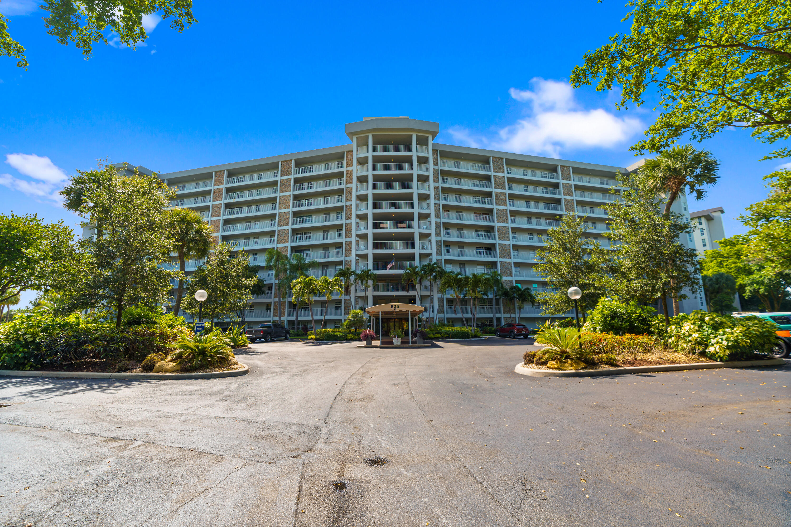 NO 105 PALM-AIRE COUNTRY CLUB - Residential