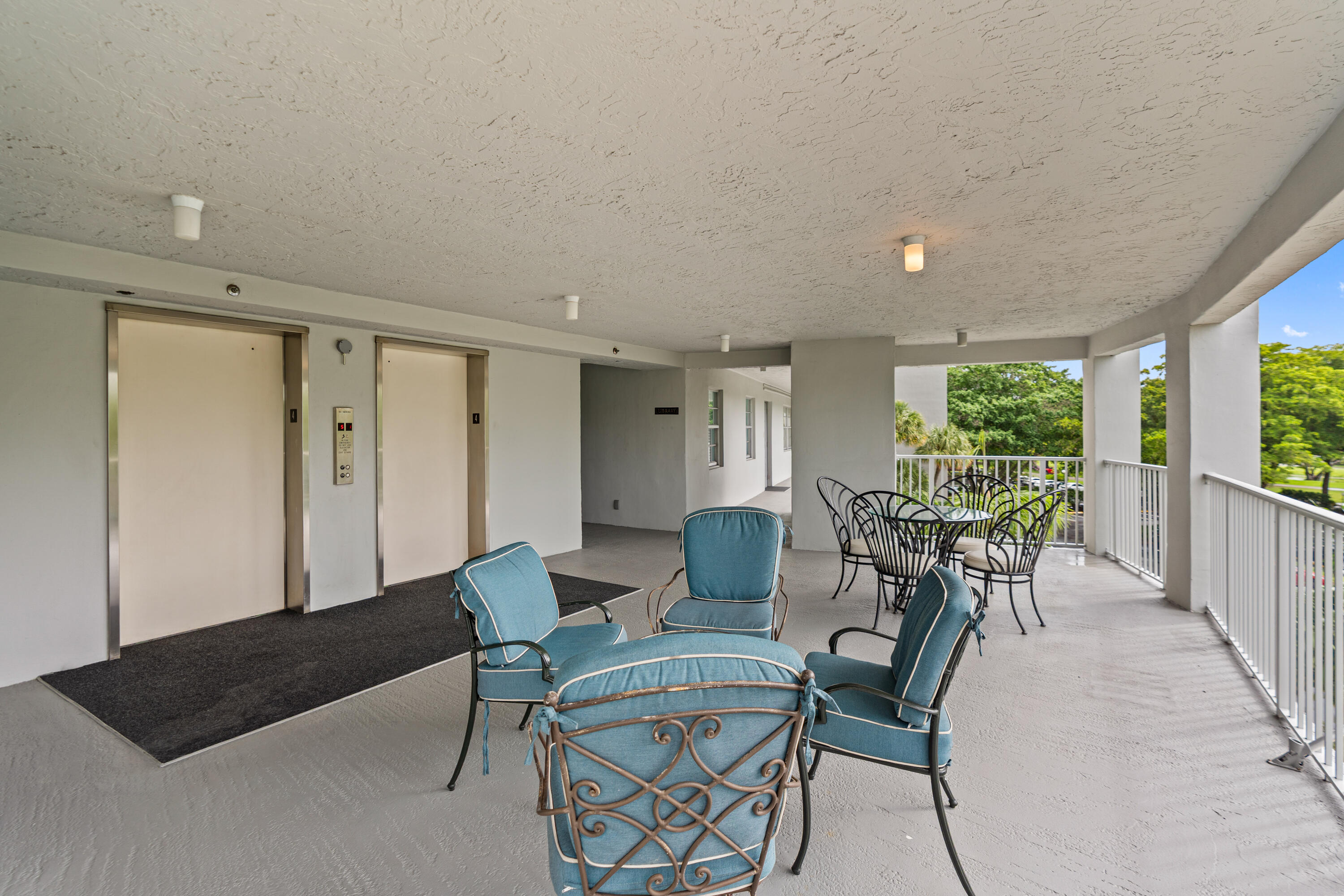 NO 105 PALM-AIRE COUNTRY CLUB - Residential