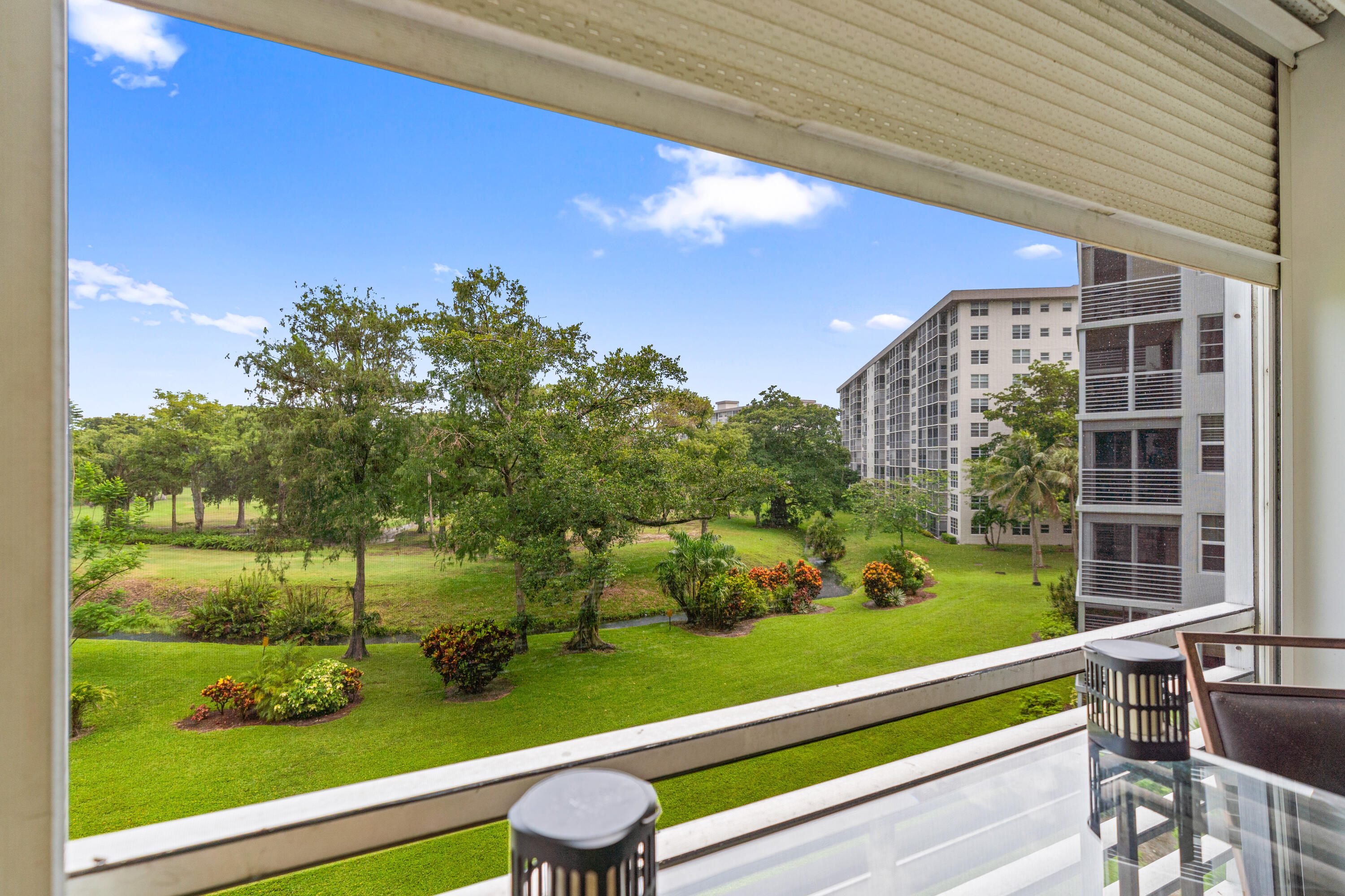 NO 105 PALM-AIRE COUNTRY CLUB - Residential