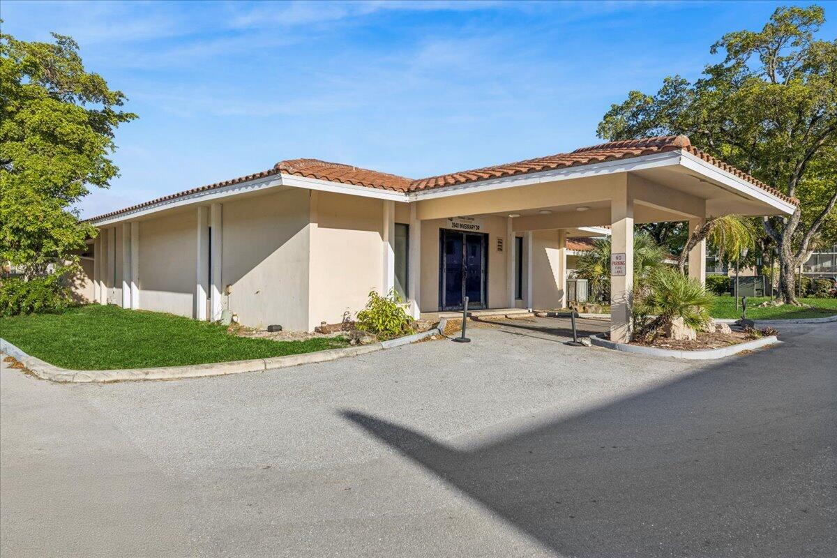 MANORS OF INVERRARY I-3 - Residential Lease