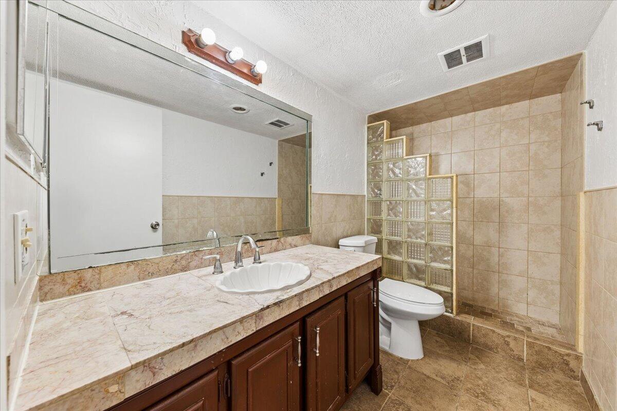 MANORS OF INVERRARY I-3 - Residential Lease
