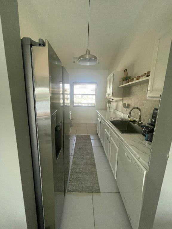 WELLEBY SHORES CONDOMINIUM 6 - Residential Lease