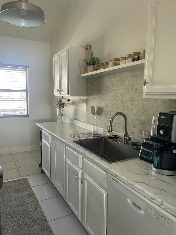 WELLEBY SHORES CONDOMINIUM 6 - Residential Lease