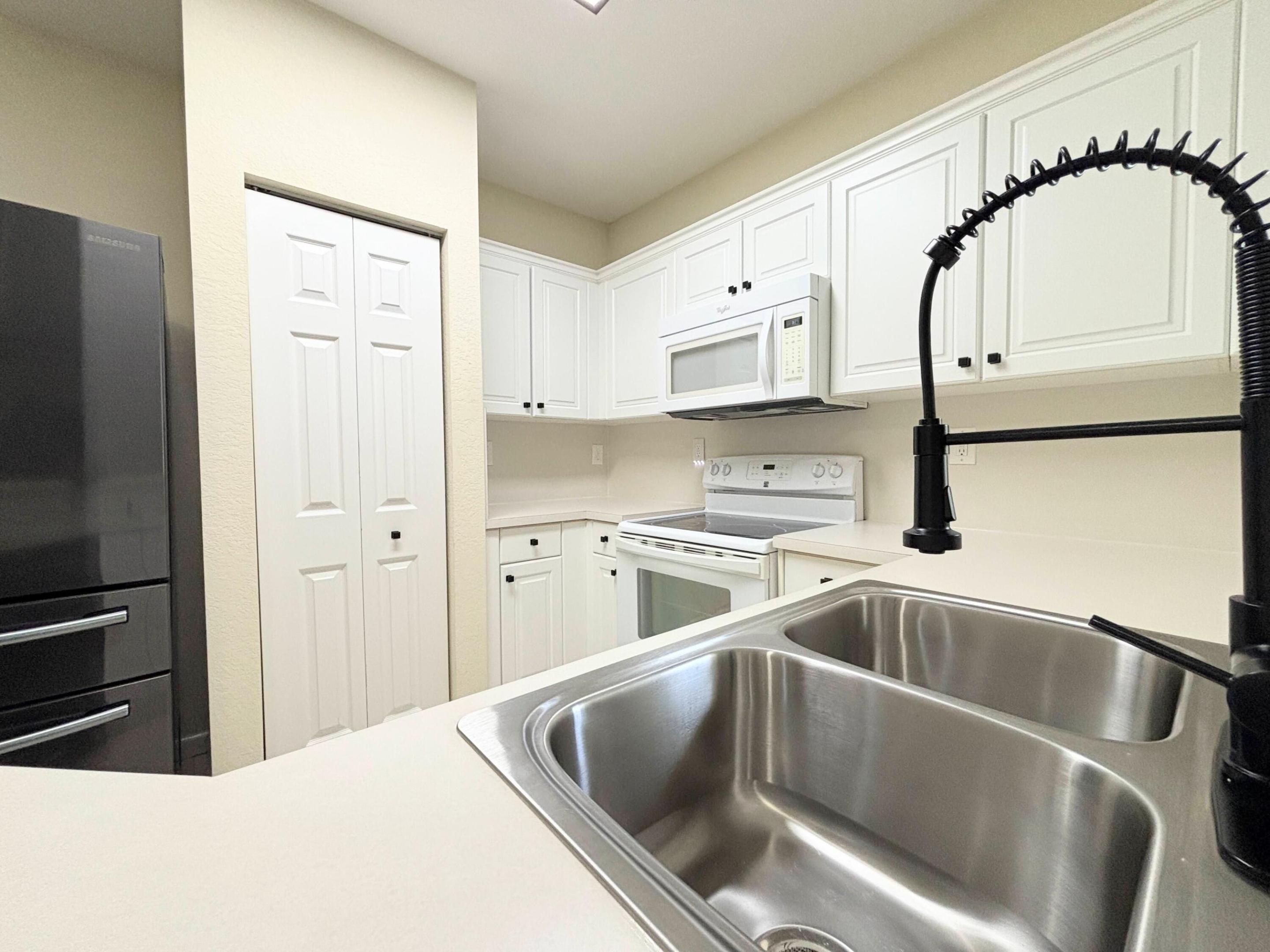 MARINER VILLAGE OF MARTIN COUNTY CONDO - Residential
