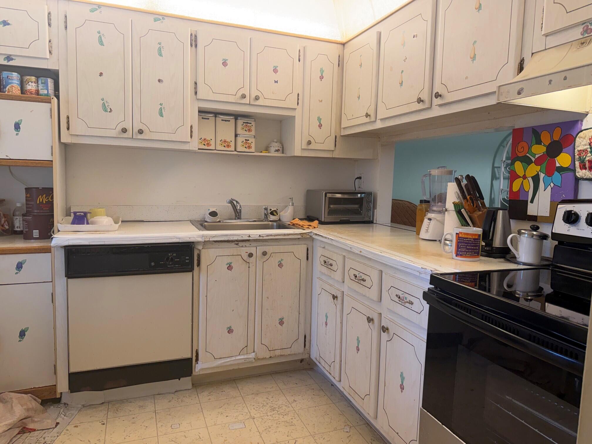 LAKE CLARKE GARDENS CONDO 5 - Residential