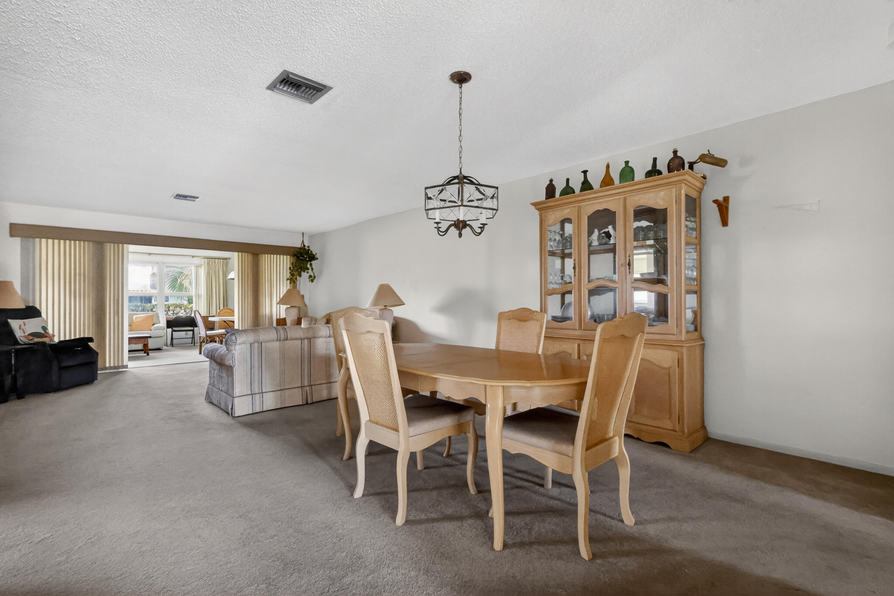 CRESTHAVEN TOWNHOMES SEC 4 CONDO - Residential