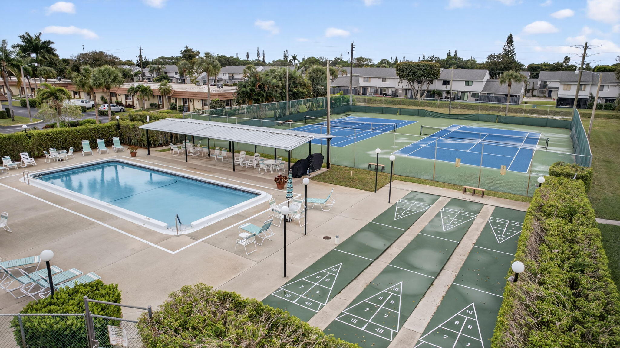 CRESTHAVEN TOWNHOMES SEC 4 CONDO - Residential