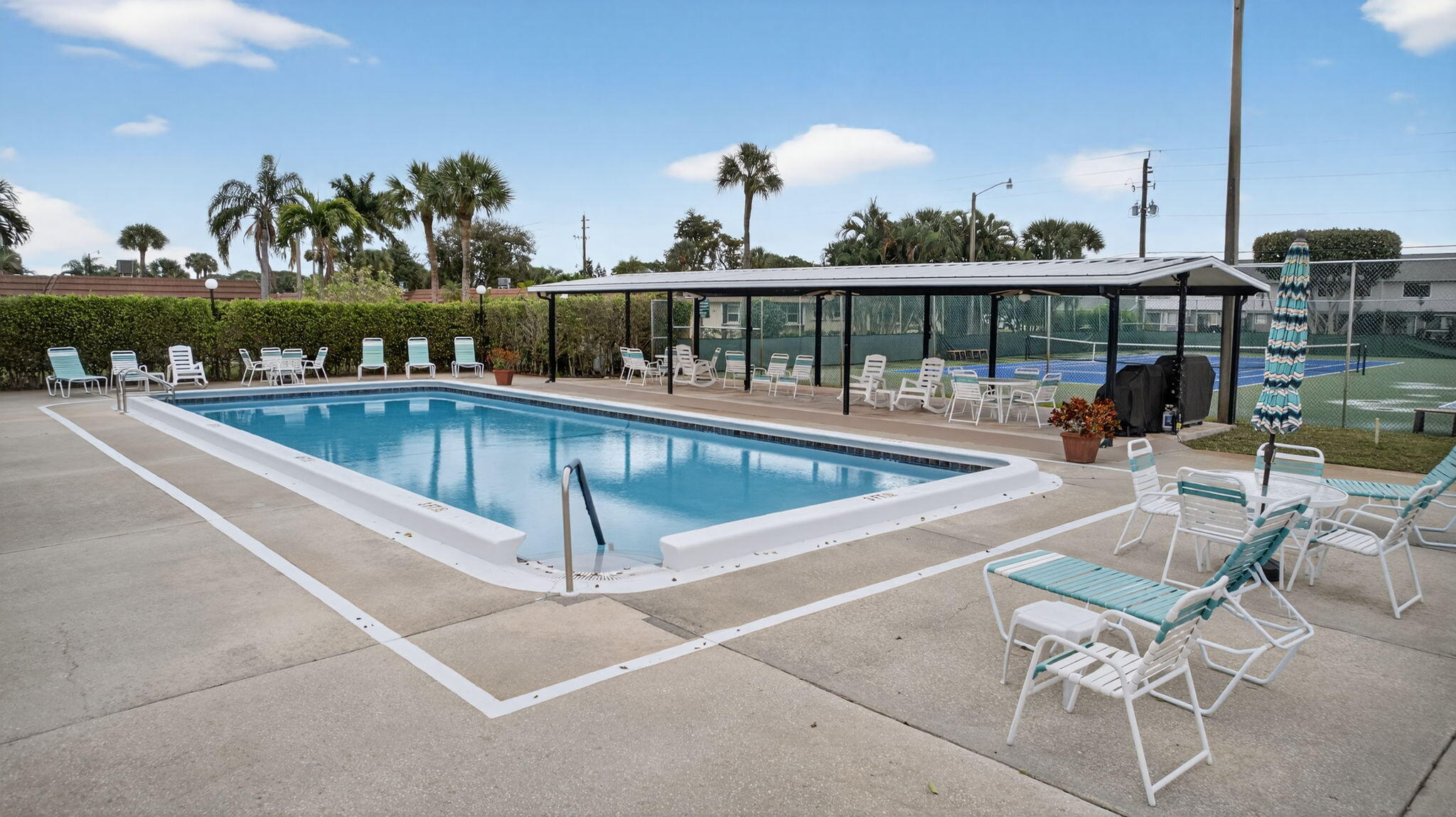 CRESTHAVEN TOWNHOMES SEC 4 CONDO - Residential