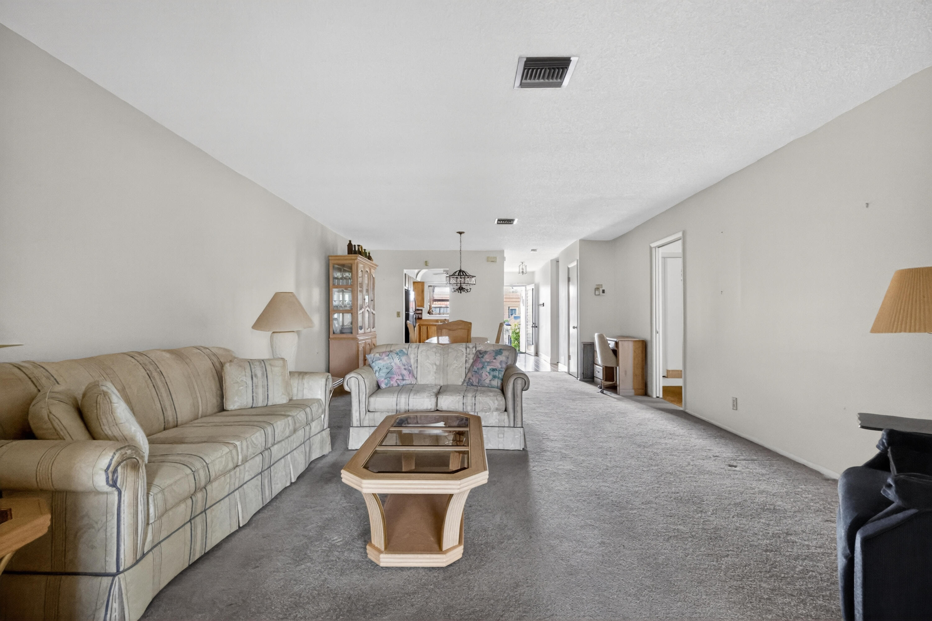 CRESTHAVEN TOWNHOMES SEC 4 CONDO - Residential