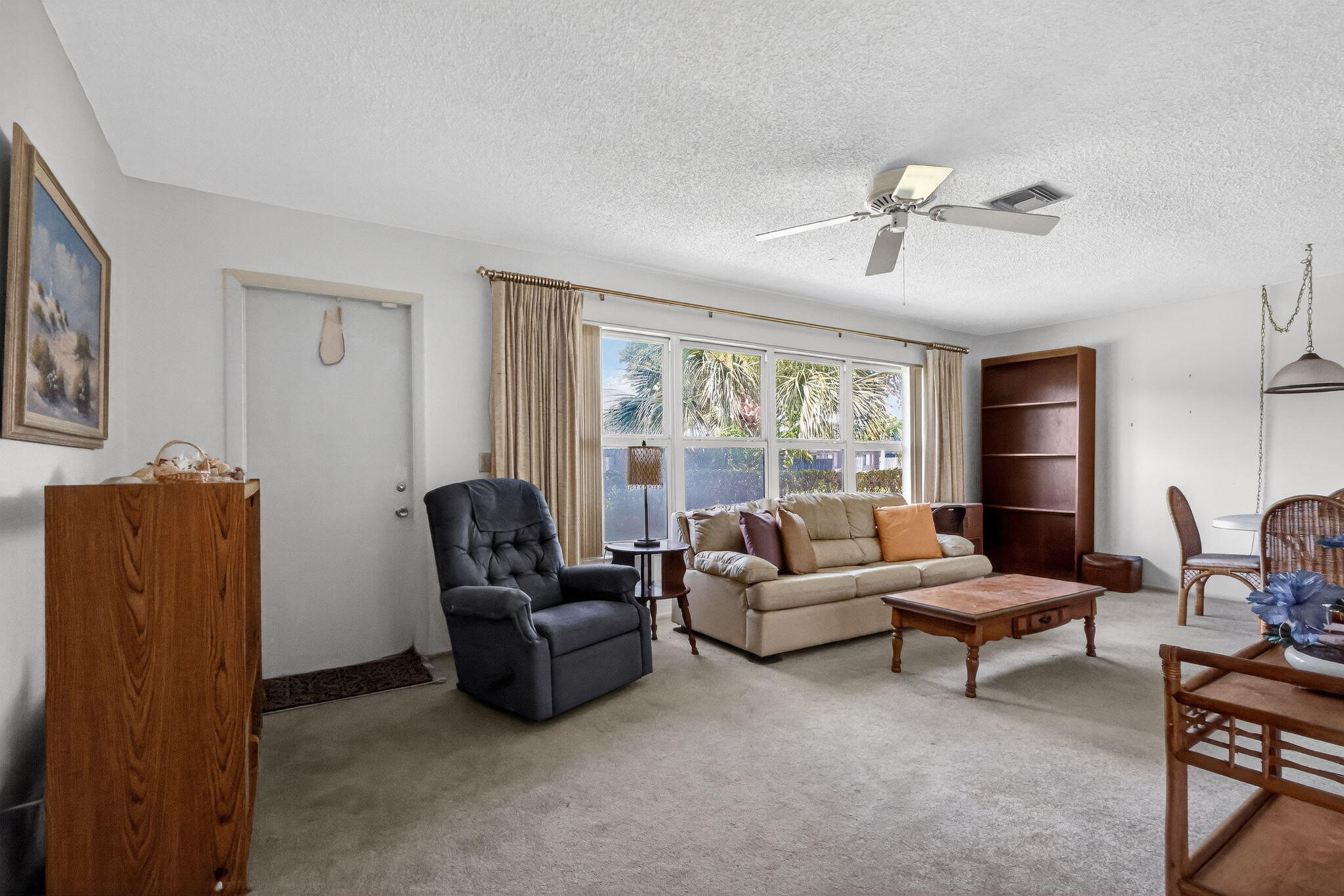 CRESTHAVEN TOWNHOMES SEC 4 CONDO - Residential
