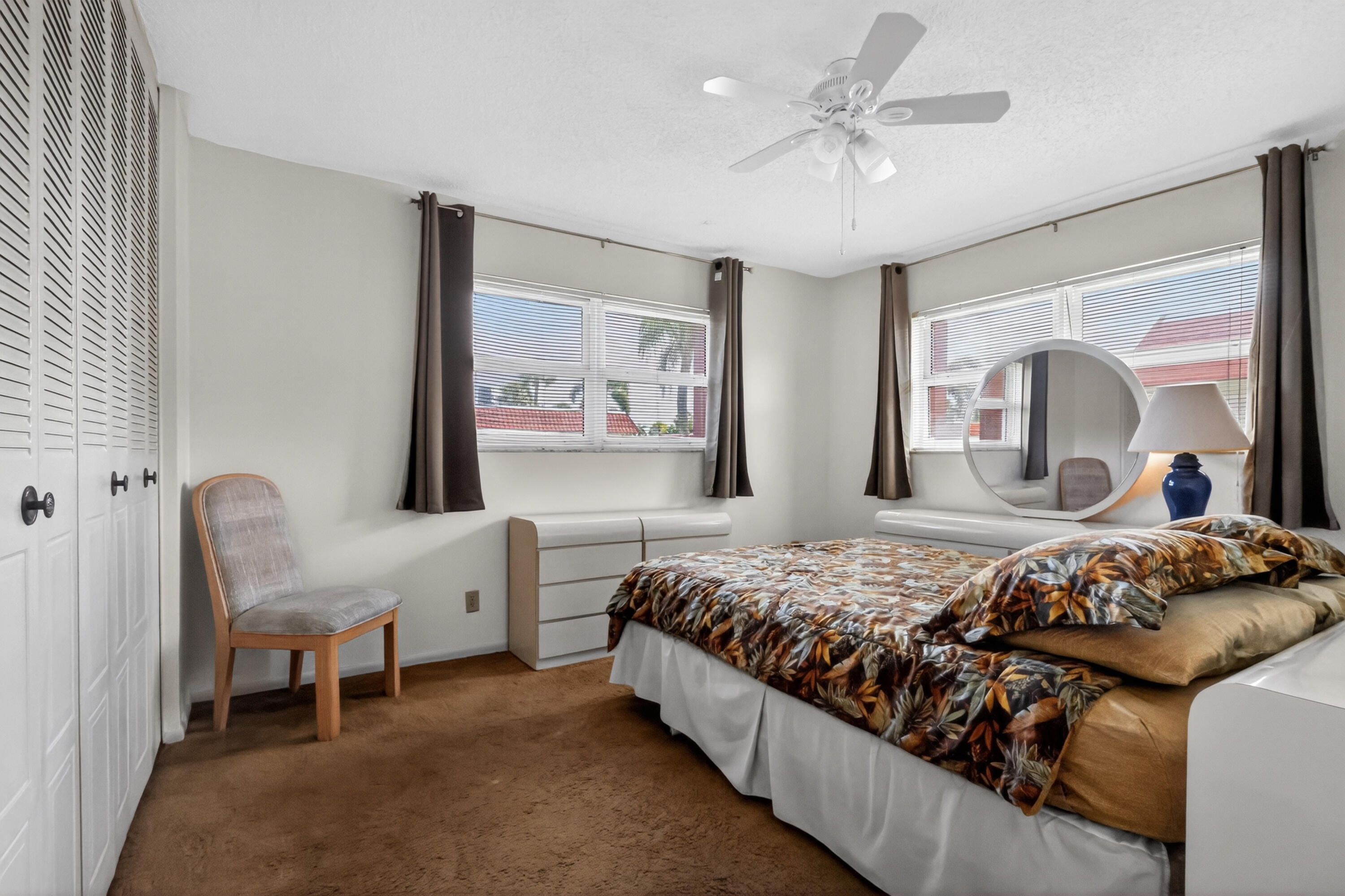 CRESTHAVEN TOWNHOMES SEC 4 CONDO - Residential