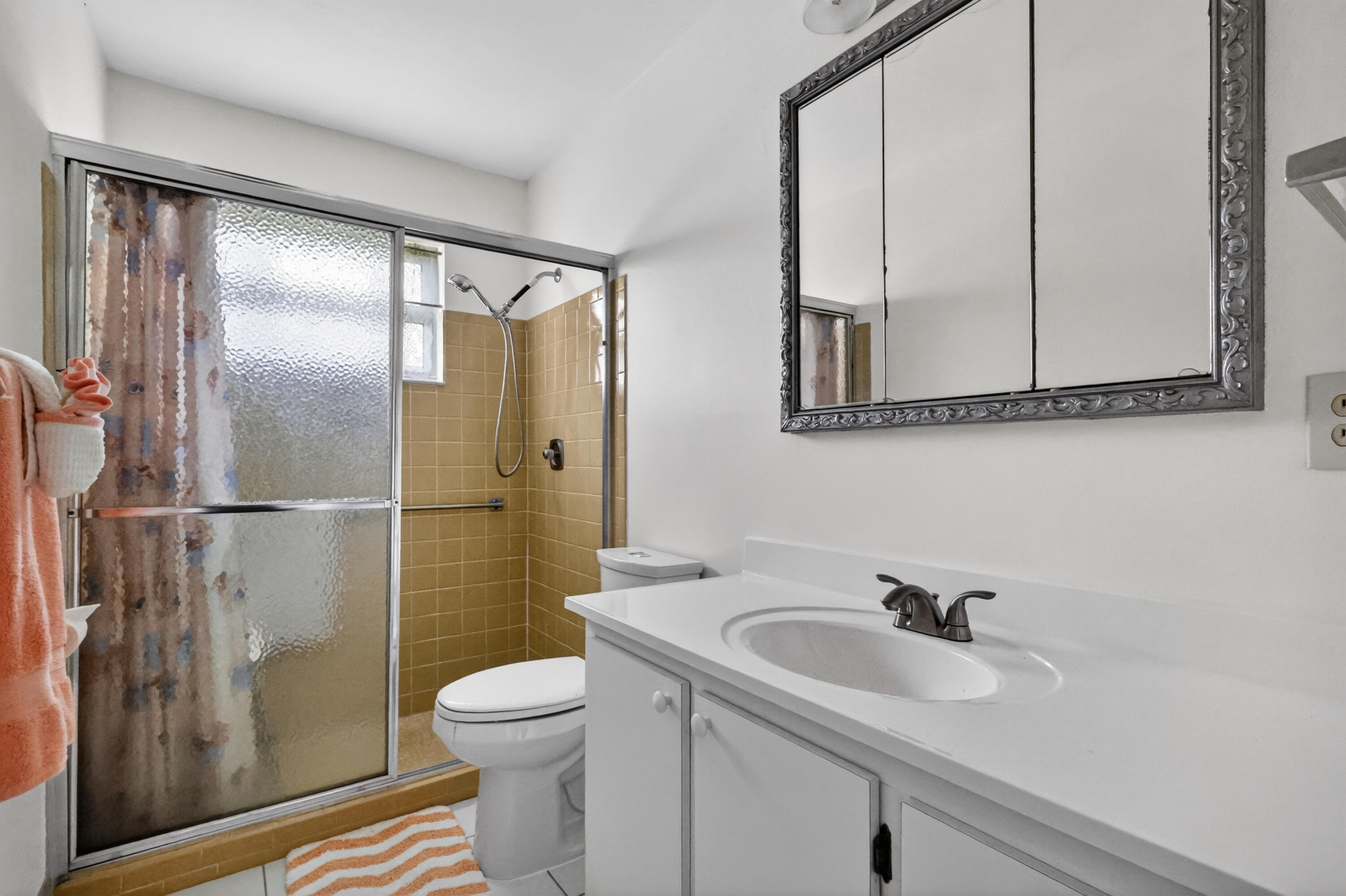 CRESTHAVEN TOWNHOMES SEC 4 CONDO - Residential