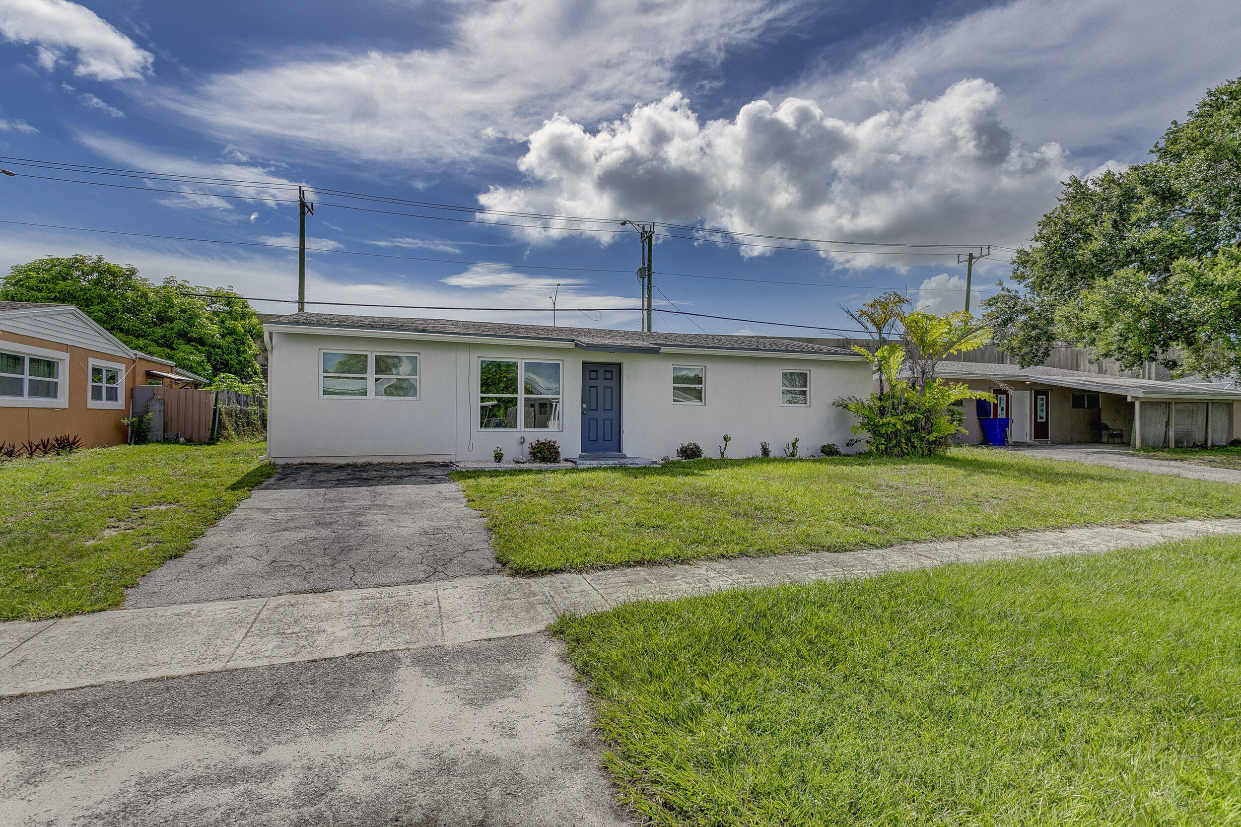 PALM BEACH SQUARE UNIT 1 - Residential Lease