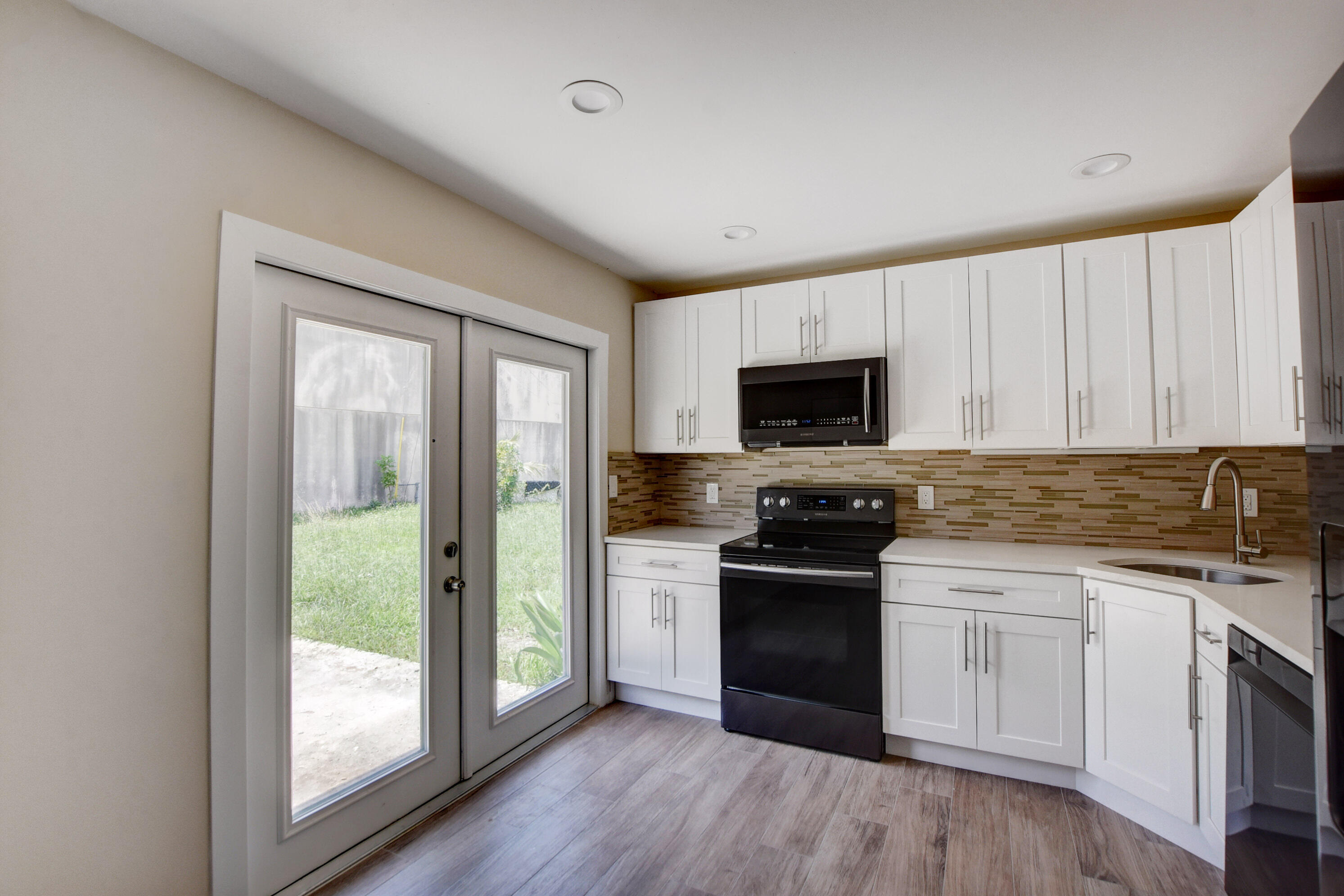 PALM BEACH SQUARE UNIT 1 - Residential Lease