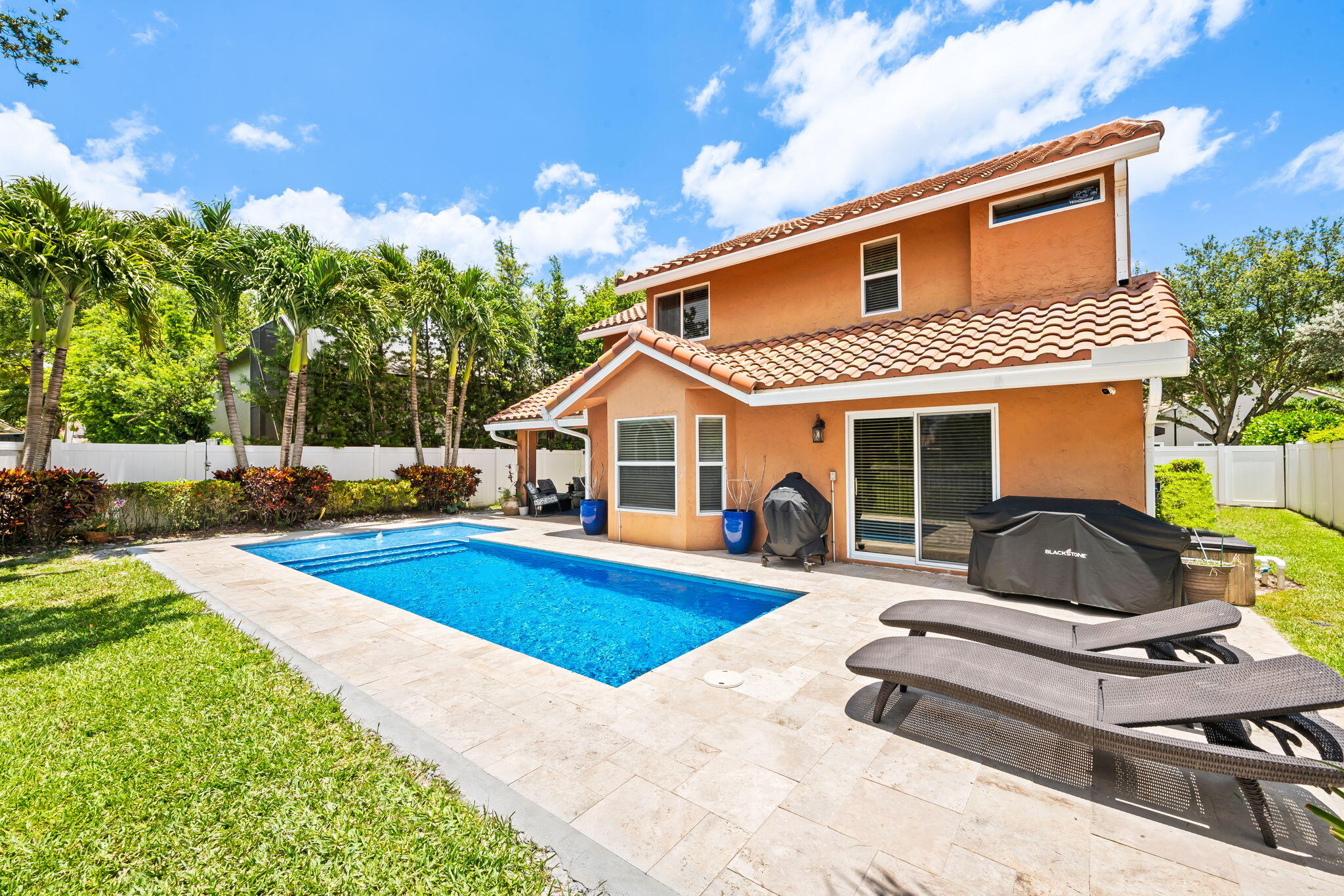 COUNTRYS POINT - Residential