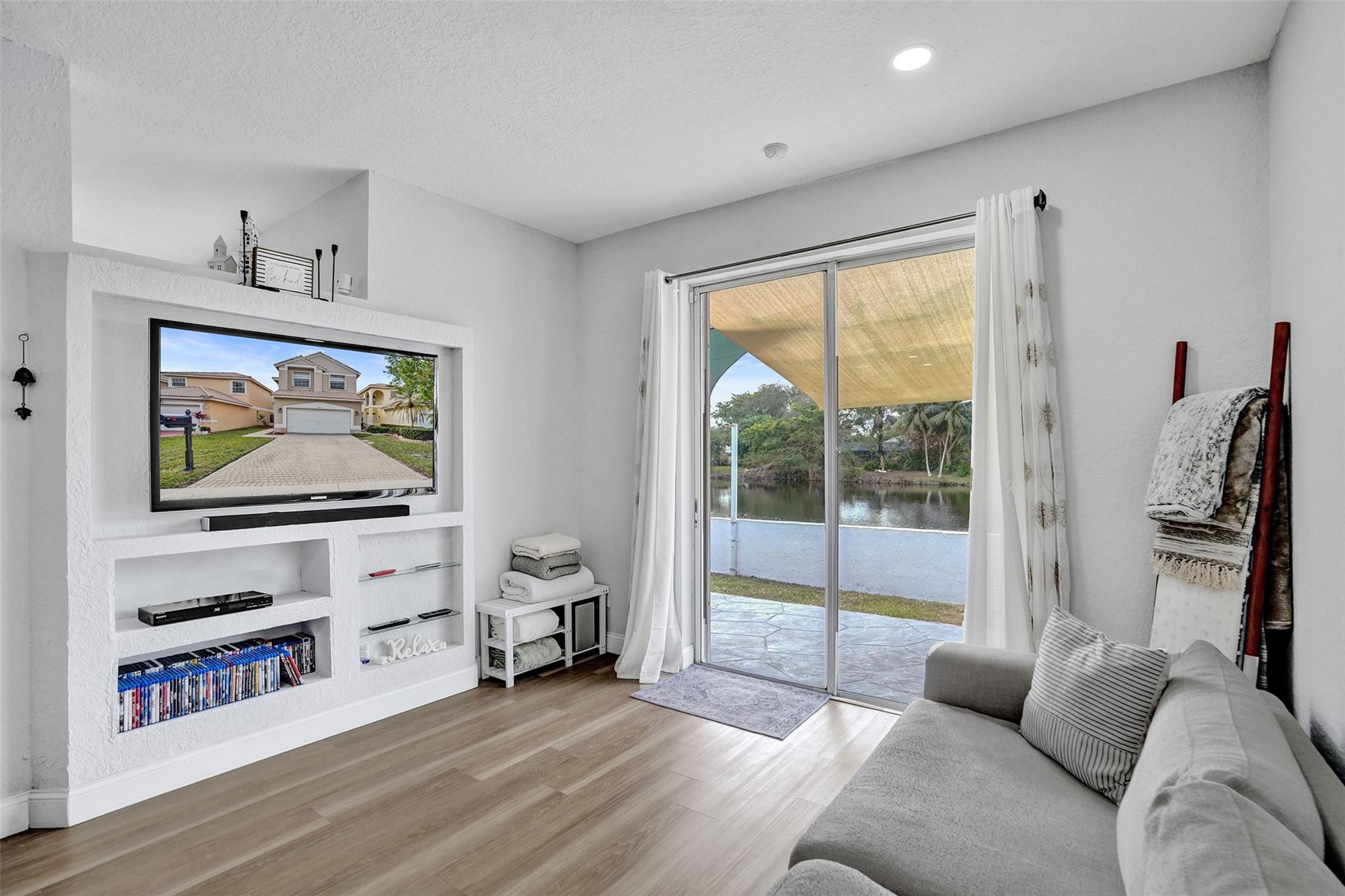 Oakwood 80-39 B - Residential