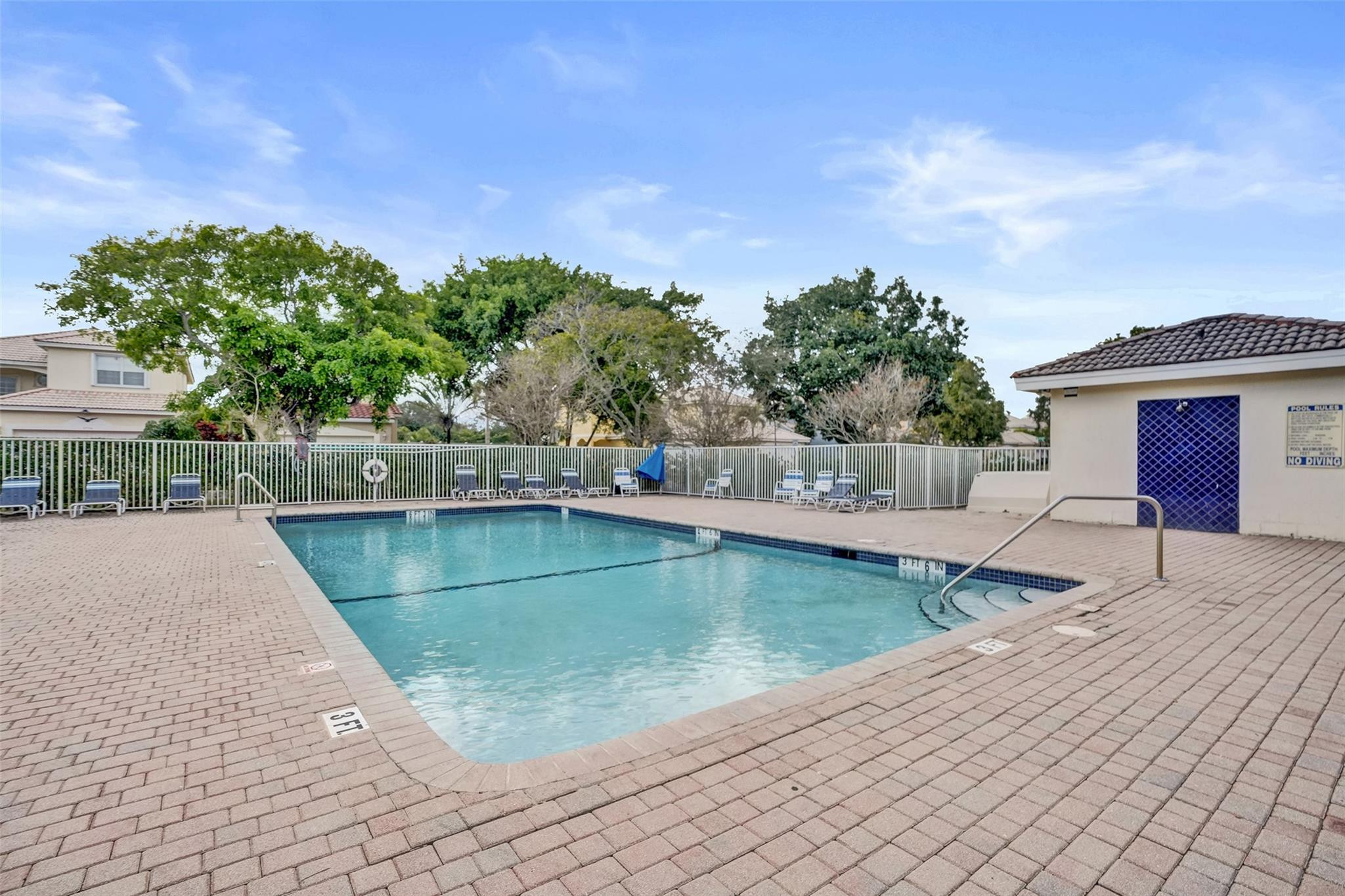 Oakwood 80-39 B - Residential