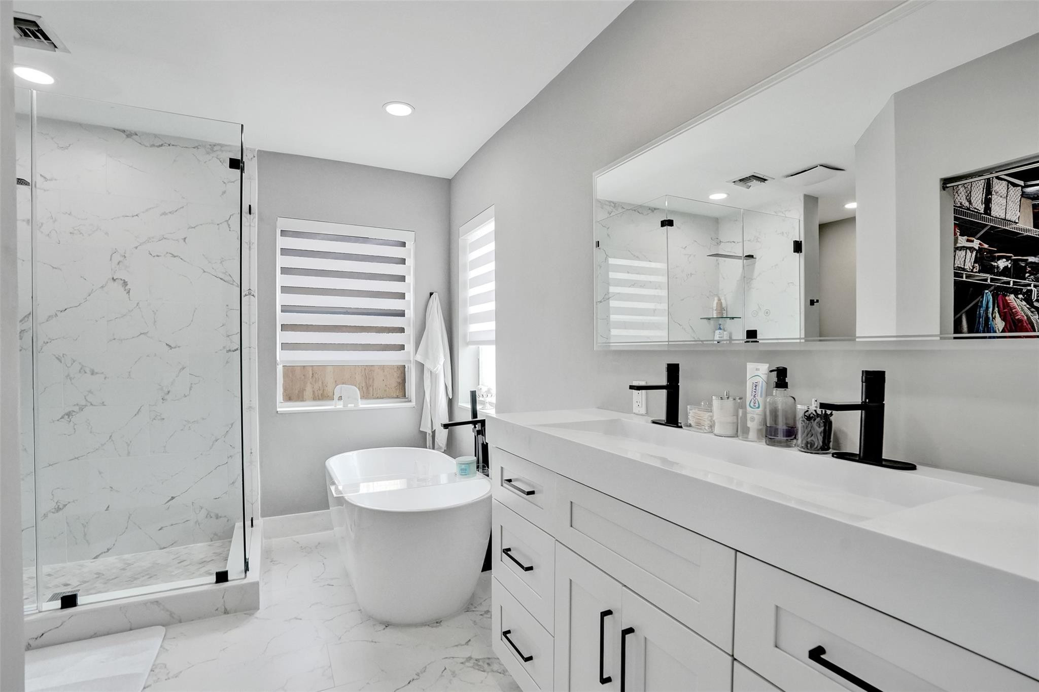 Oakwood 80-39 B - Residential