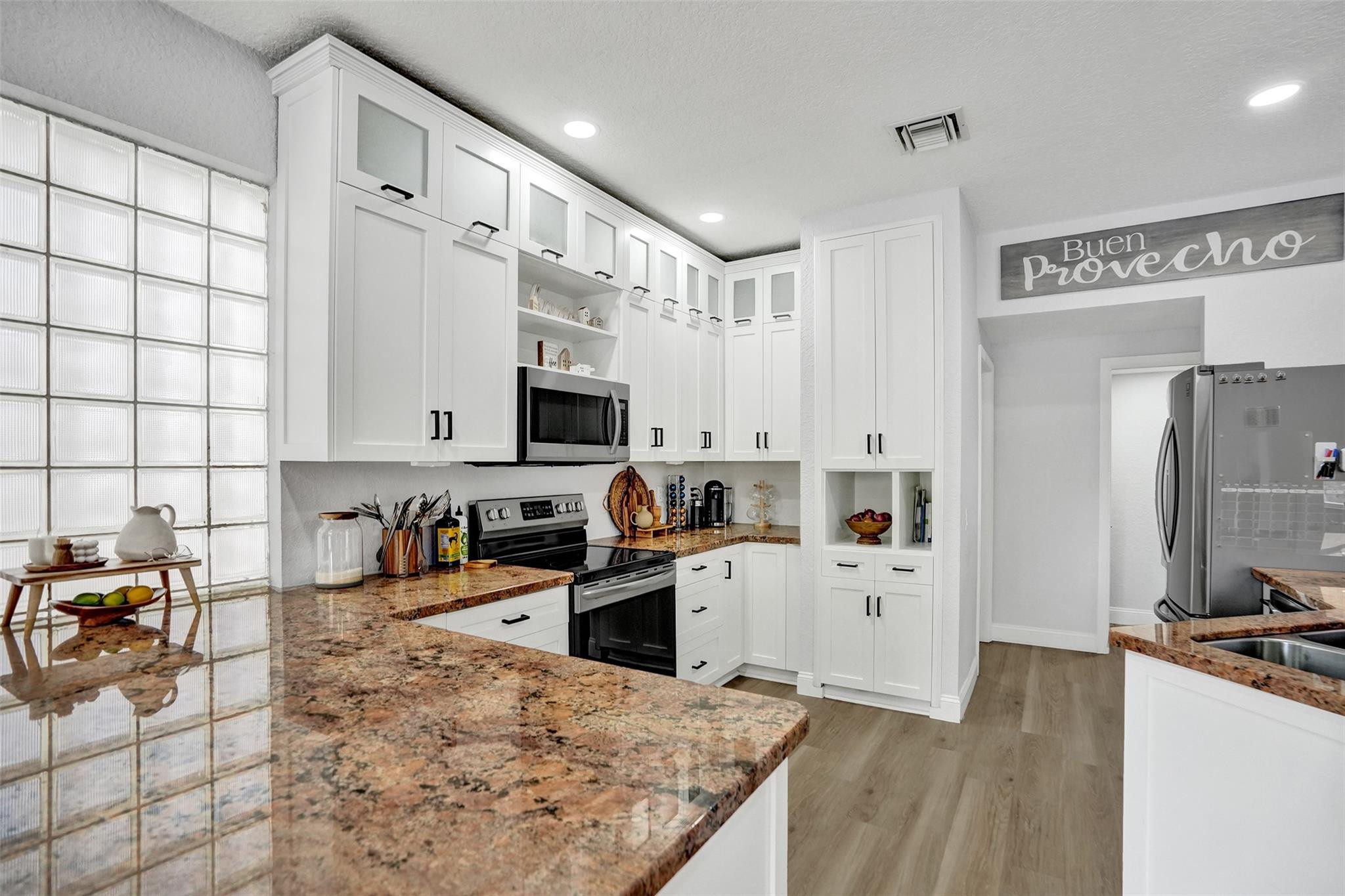 Oakwood 80-39 B - Residential