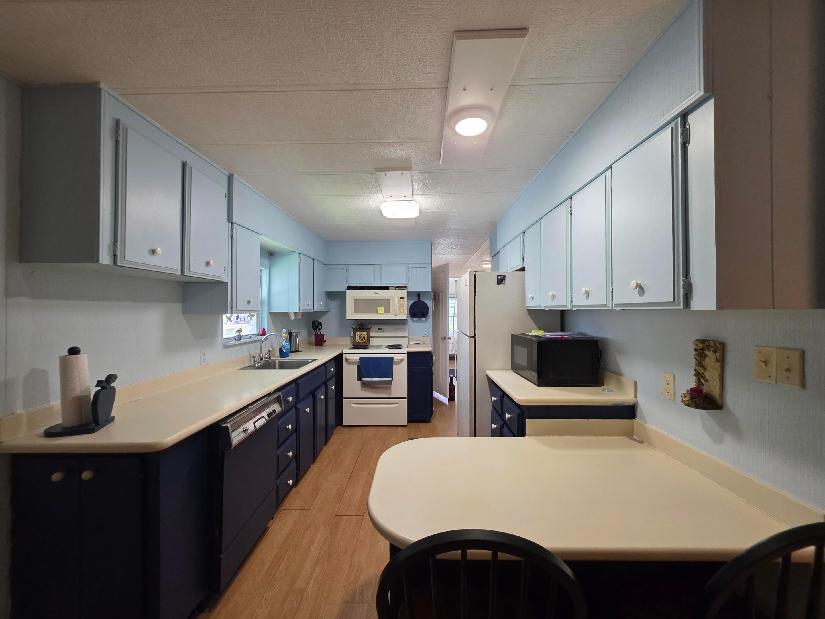 Spanish Lakes Riverfront - Residential