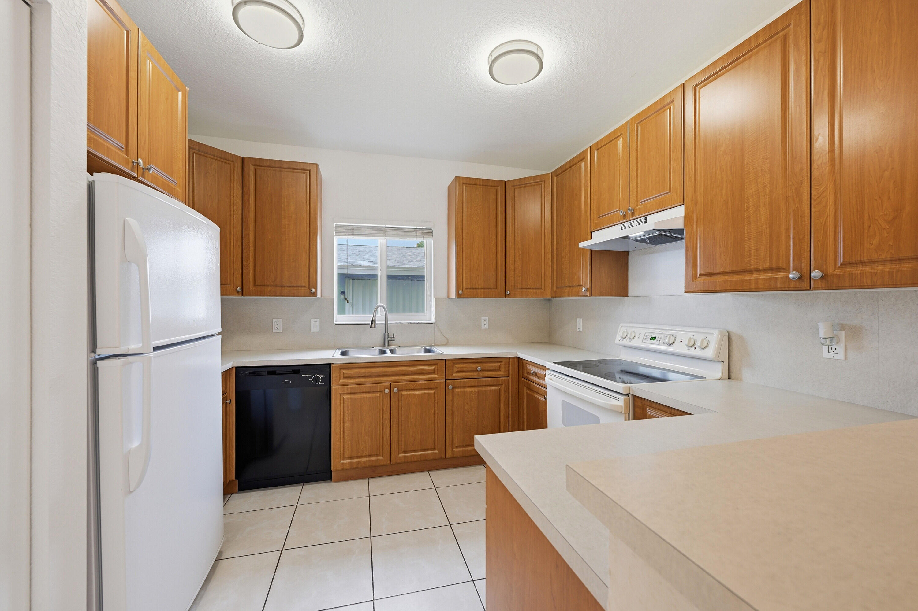 PINE CREST AMENDED PLAT - Residential Lease