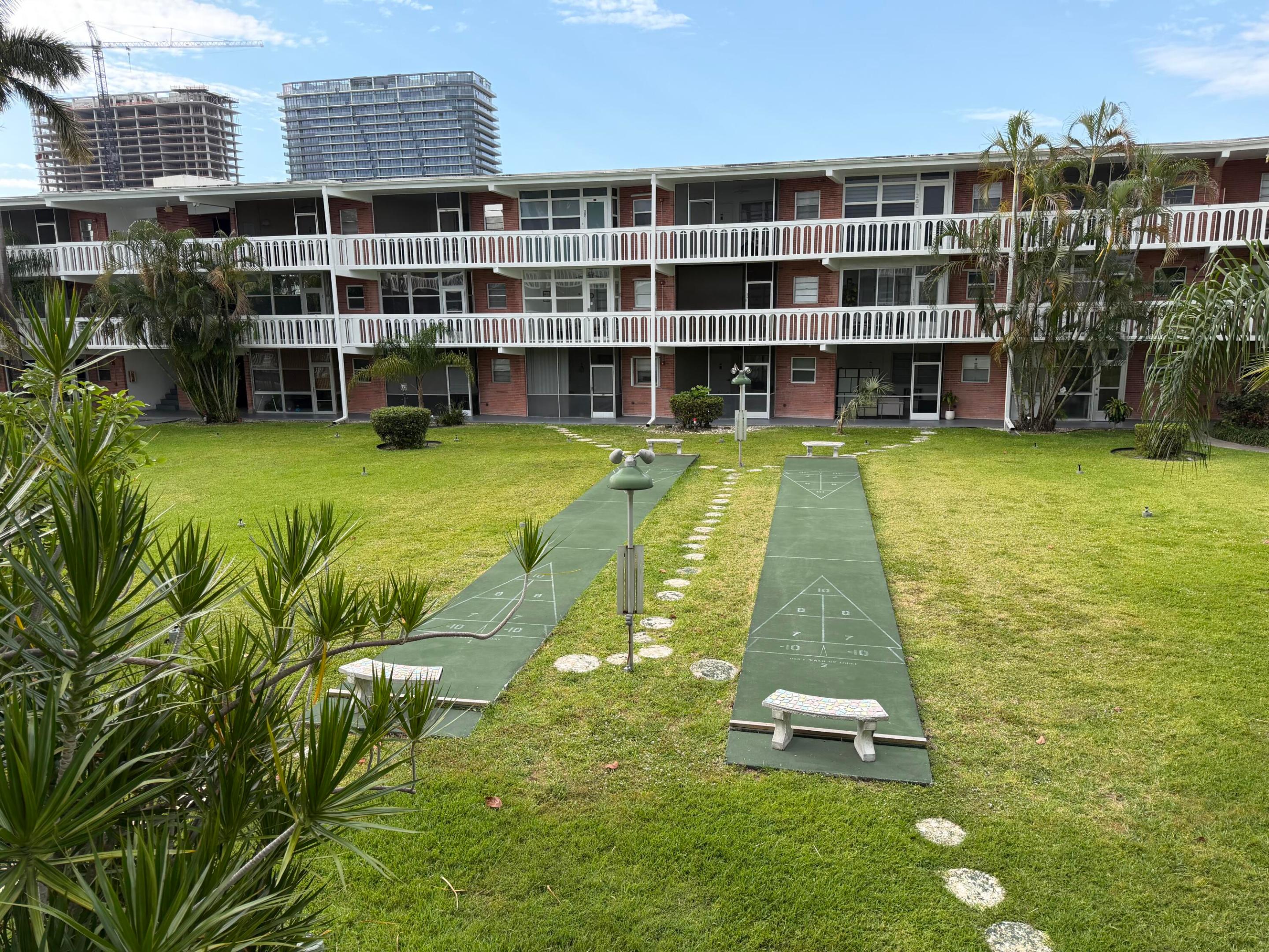 ELDORADO COUNTRY CLUB TOWERS - Residential