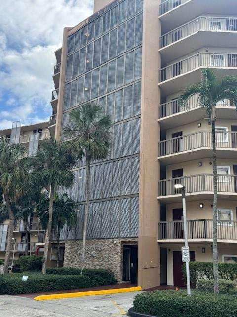 BRAVURA I CONDOMINIUNS - Residential