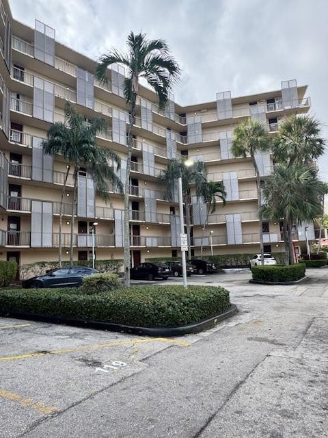 BRAVURA I CONDOMINIUNS - Residential