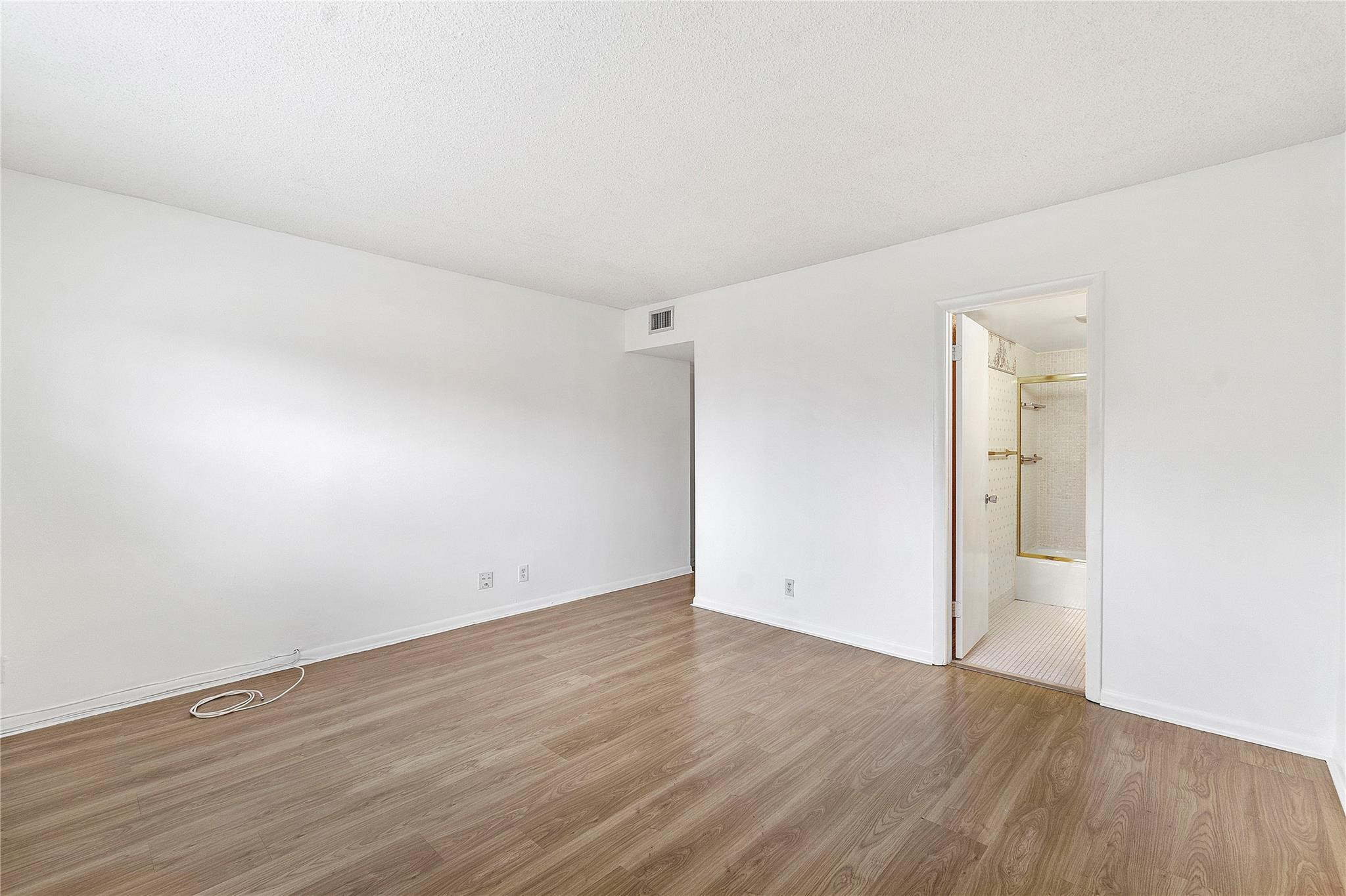 BRIARWOOD CLUB CONDO 4 - Residential