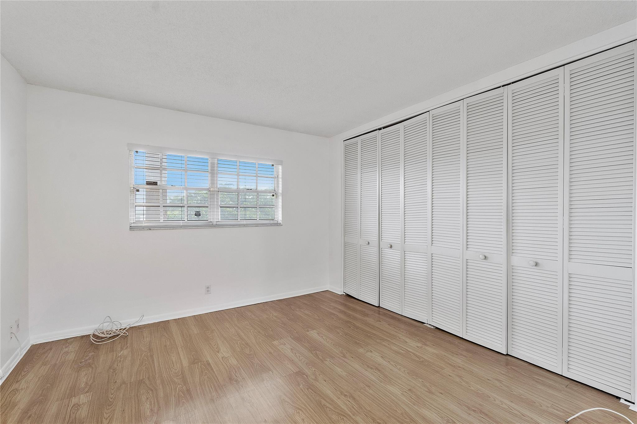 BRIARWOOD CLUB CONDO 4 - Residential